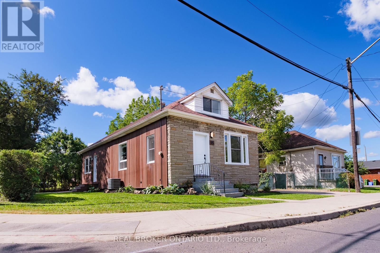 95 Fennell Avenue W Property Photo 1