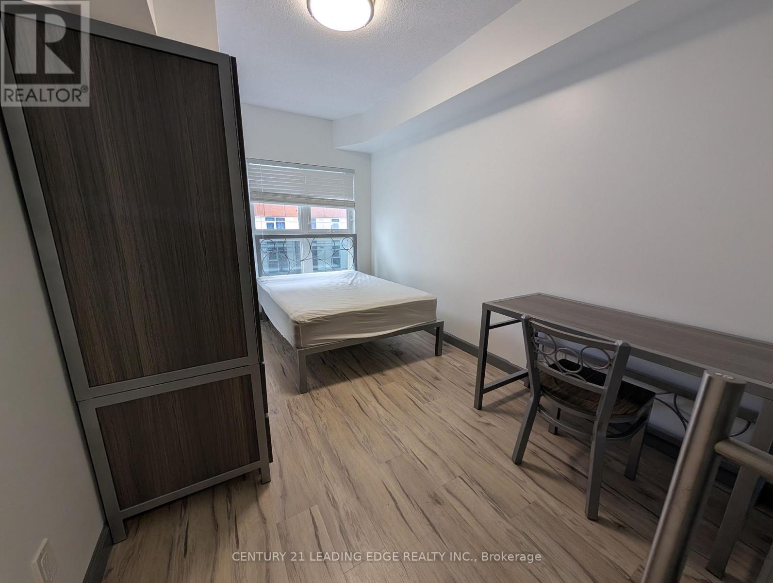 1718 - 258a Sunview Street E Property Photo 2