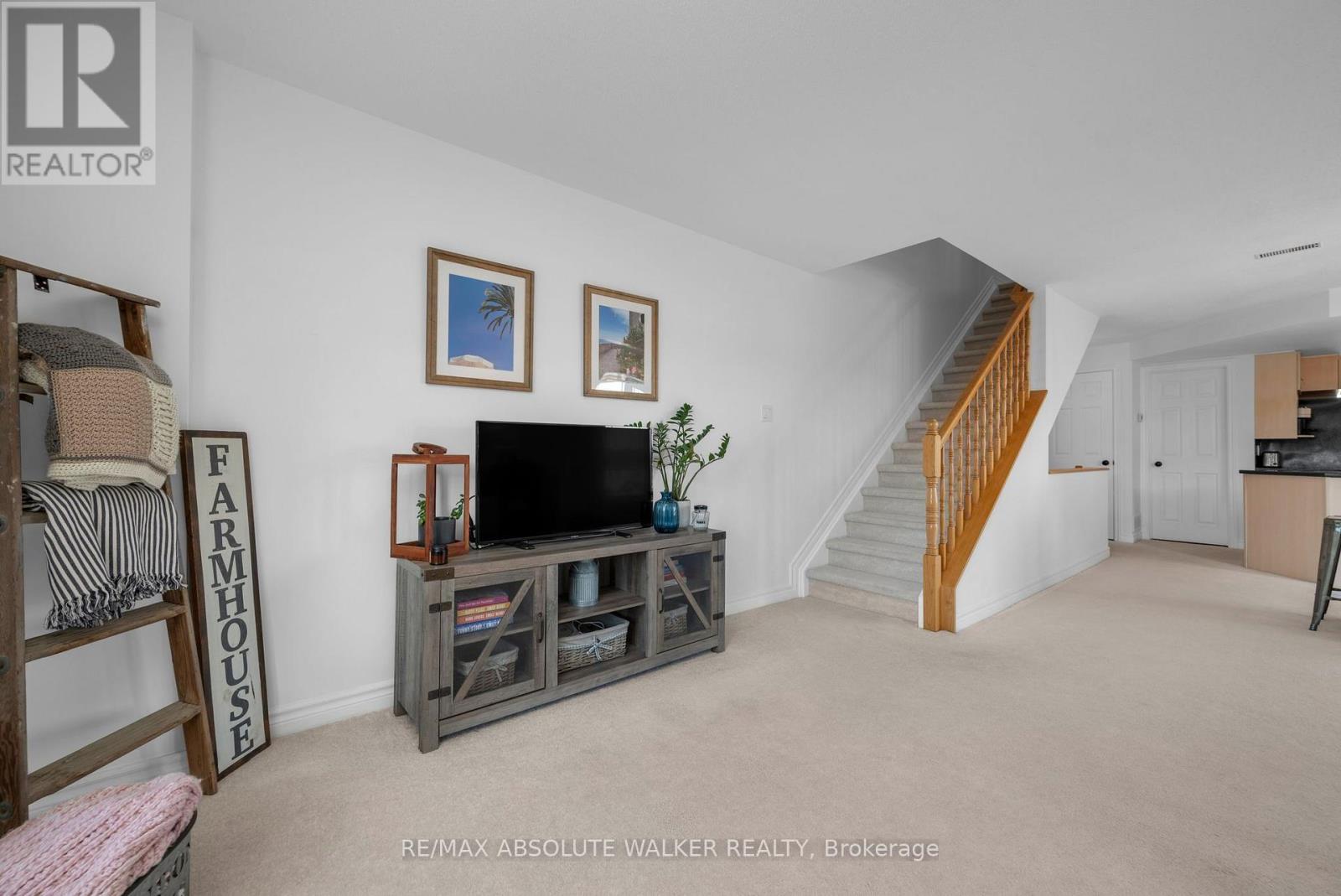 32 - 633 Lakeridge Drive Property Photo 4
