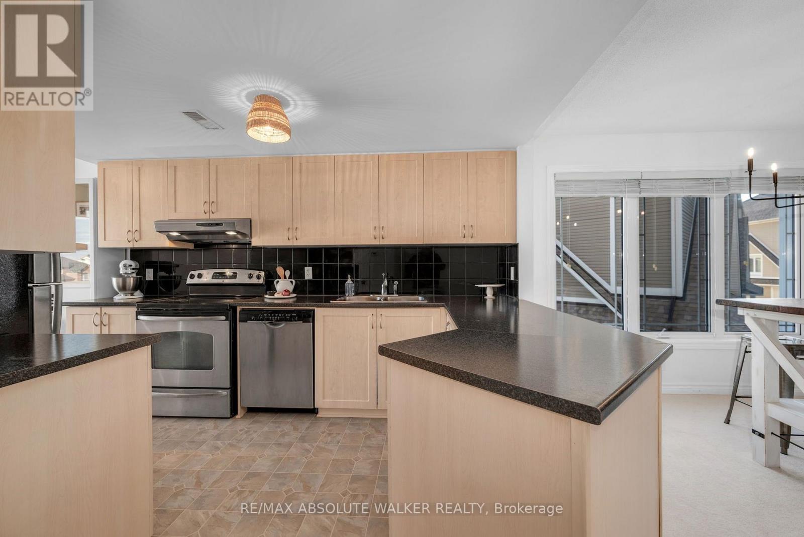 32 - 633 Lakeridge Drive Property Photo 8