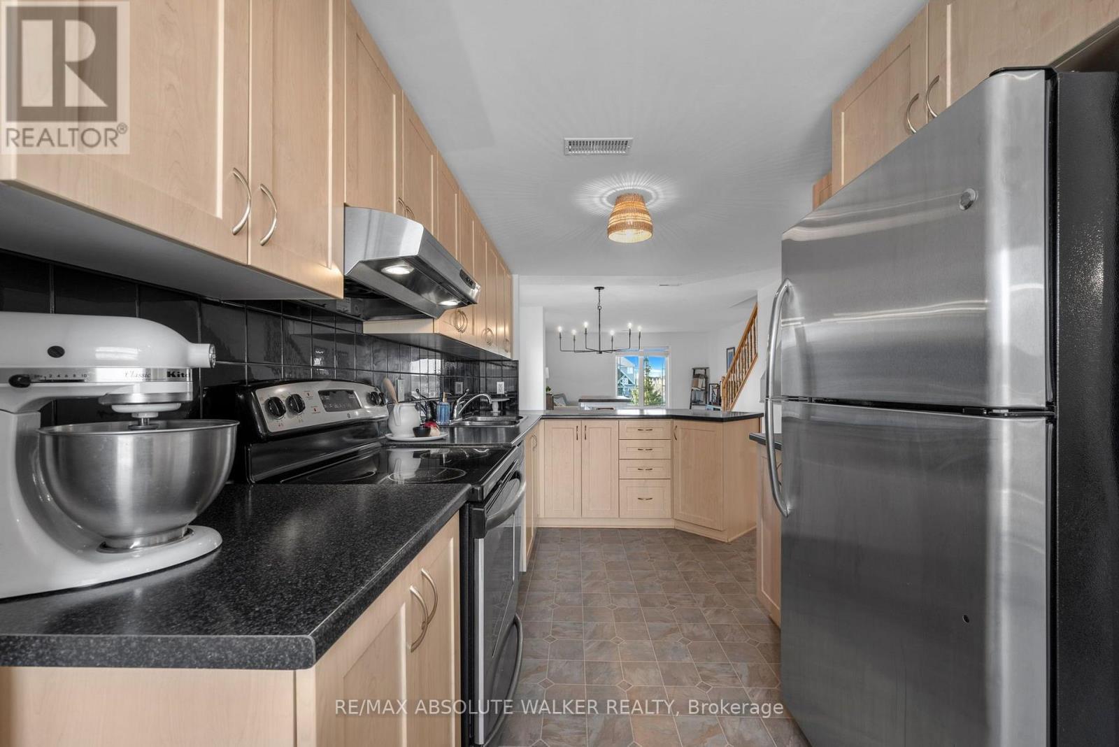 32 - 633 Lakeridge Drive Property Photo 9