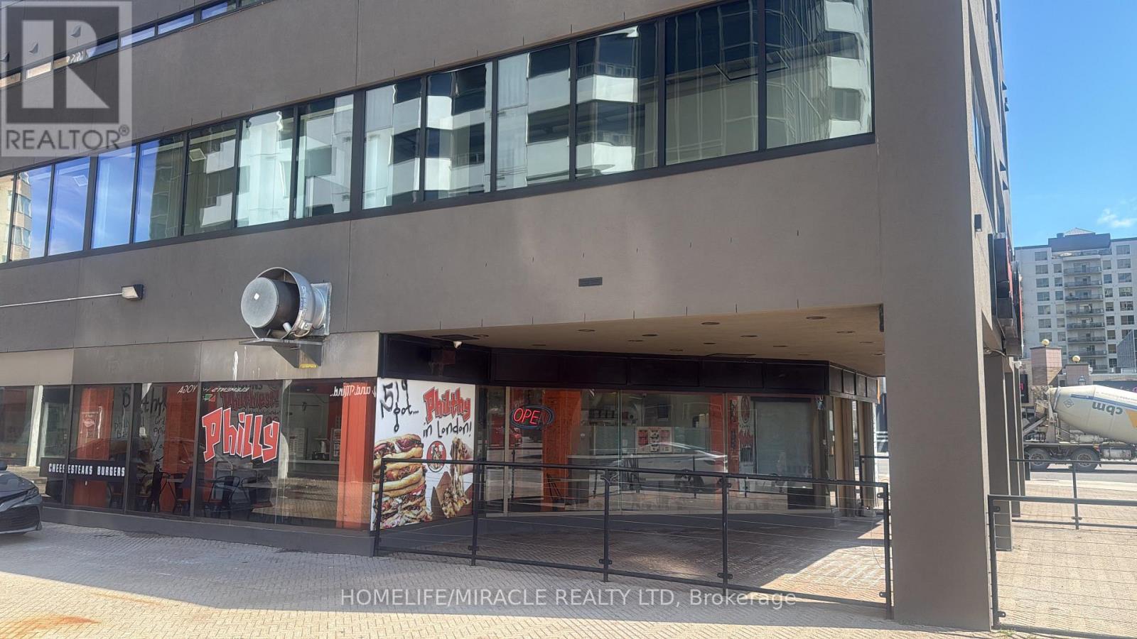 685 Richmond Street Property Photo 4