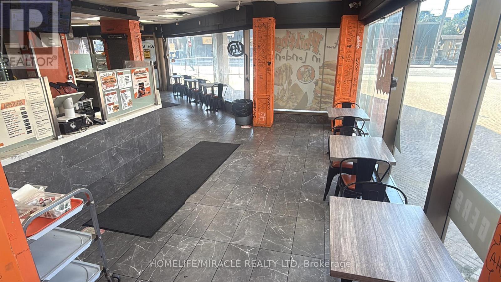 685 Richmond Street Property Photo 12