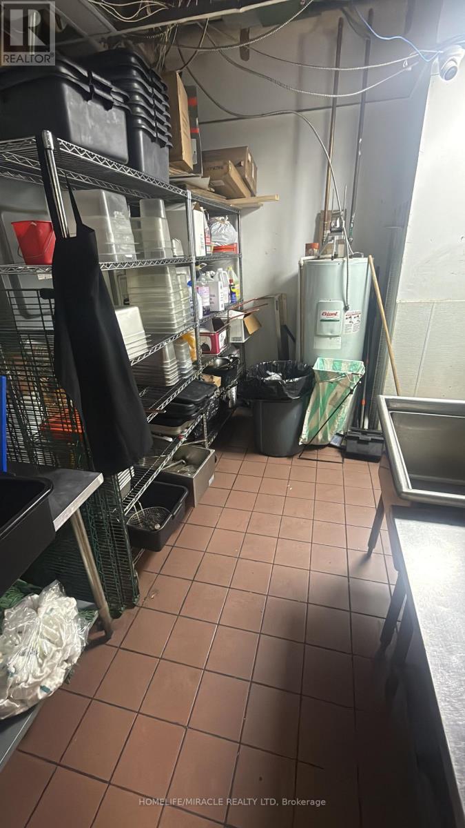 685 Richmond Street Property Photo 14