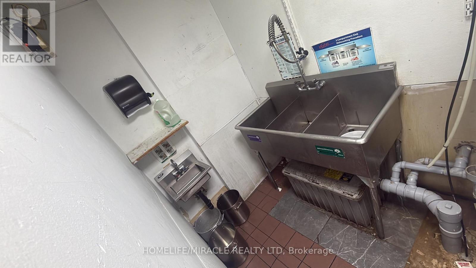 685 Richmond Street Property Photo 18