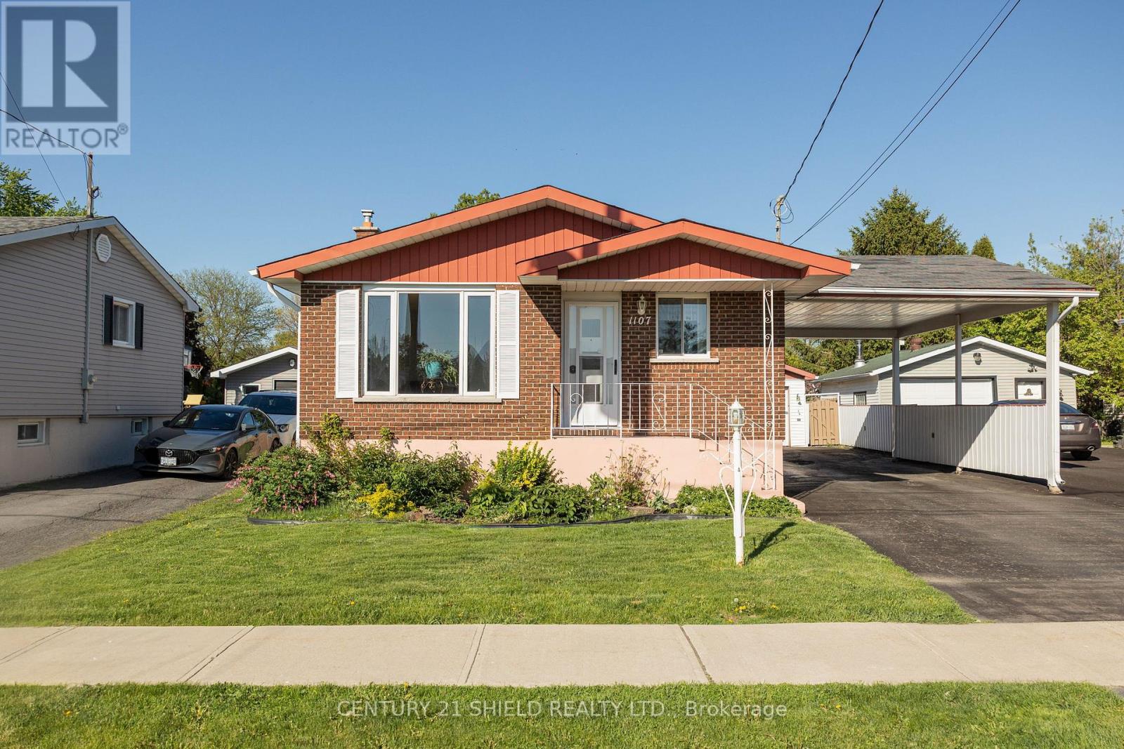 1107 Grand Avenue Property Photo 2