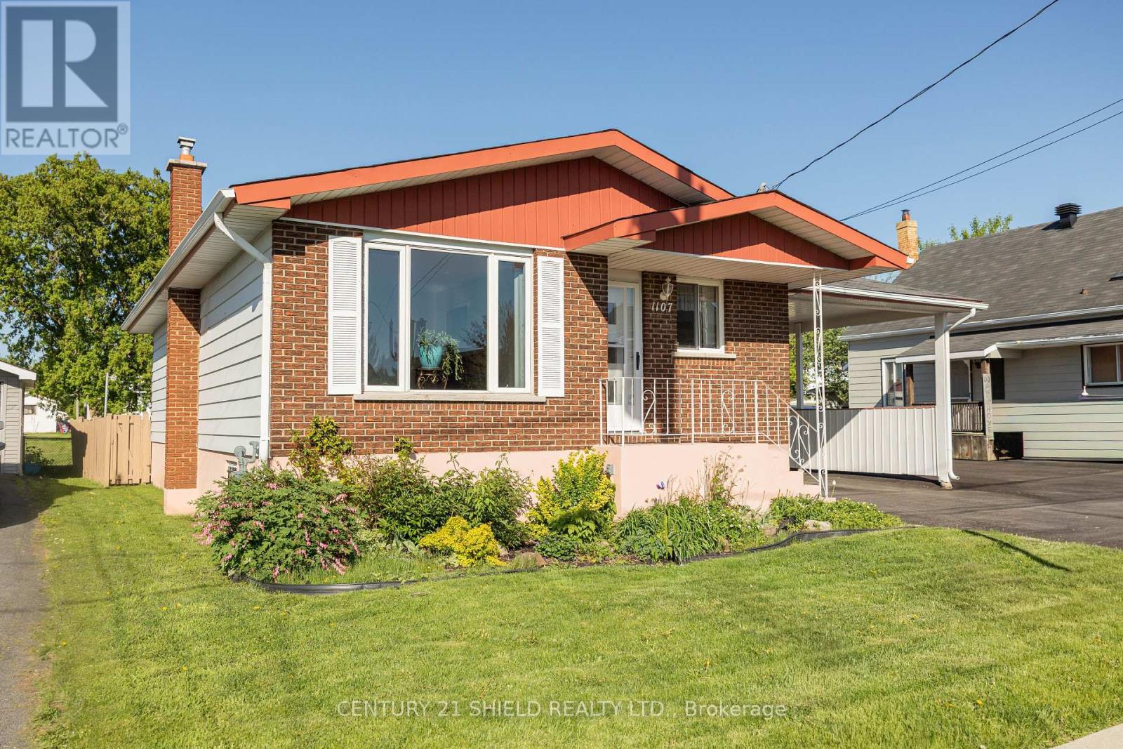 1107 Grand Avenue Property Photo 3