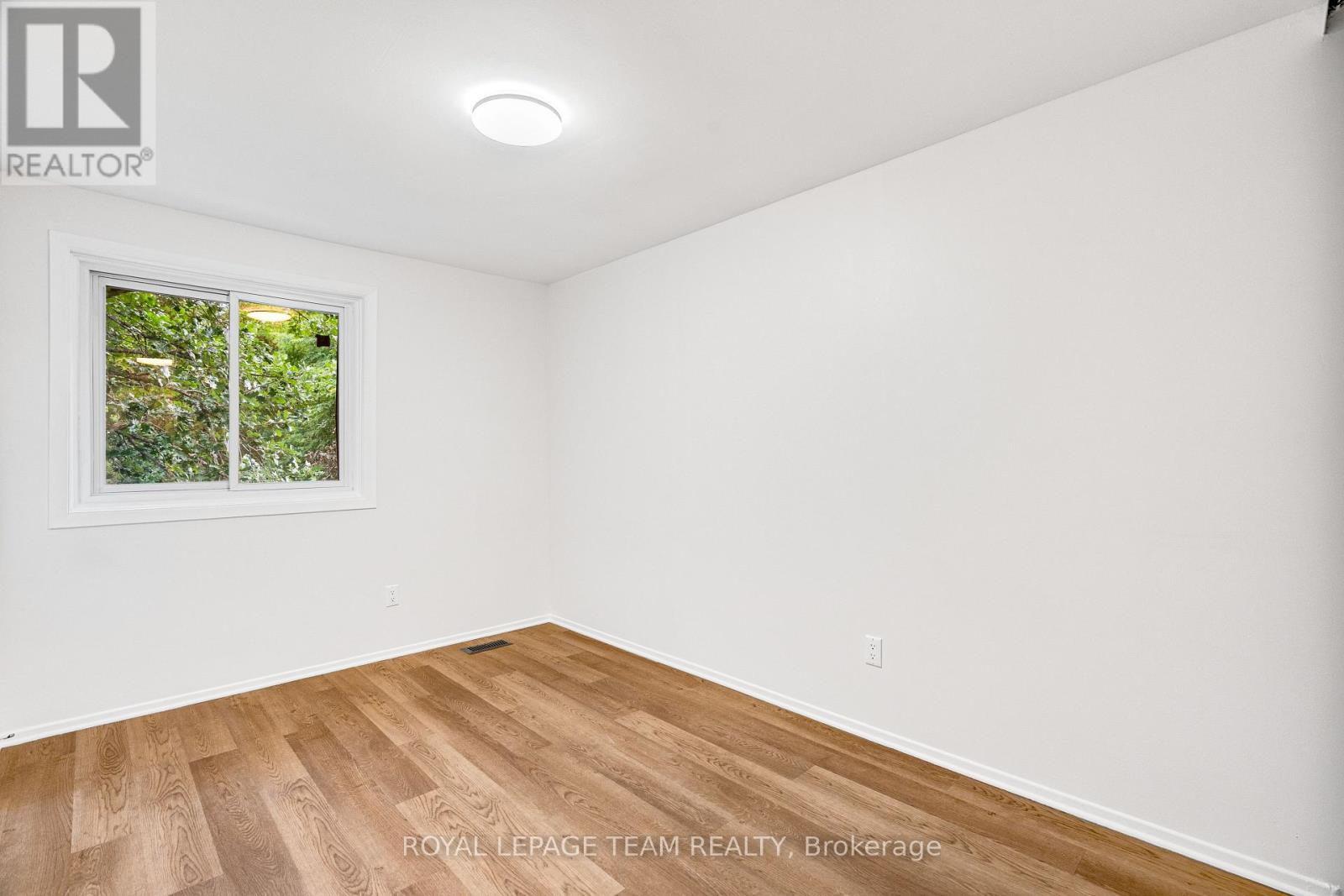 15 - 121 Castlefrank Road Property Photo 32