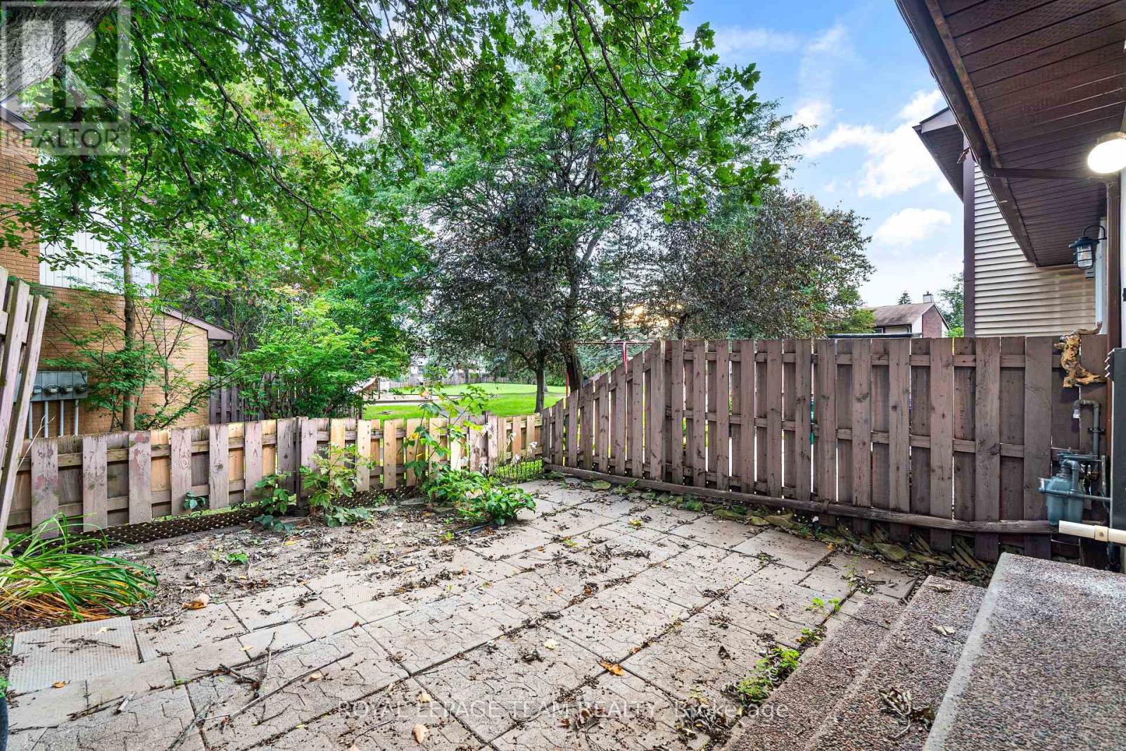 15 - 121 Castlefrank Road Property Photo 46