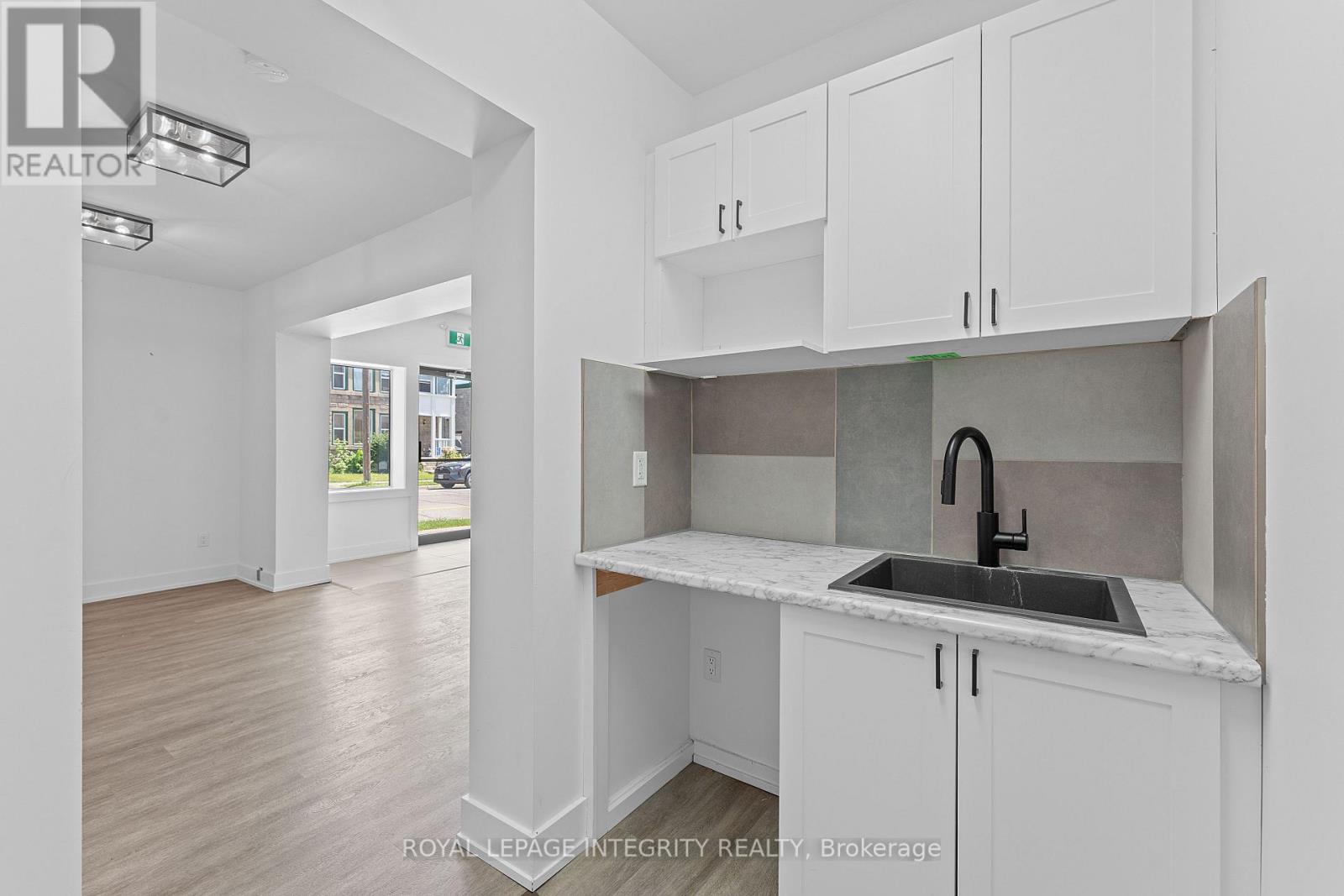 34 Market Street Property Photo 9