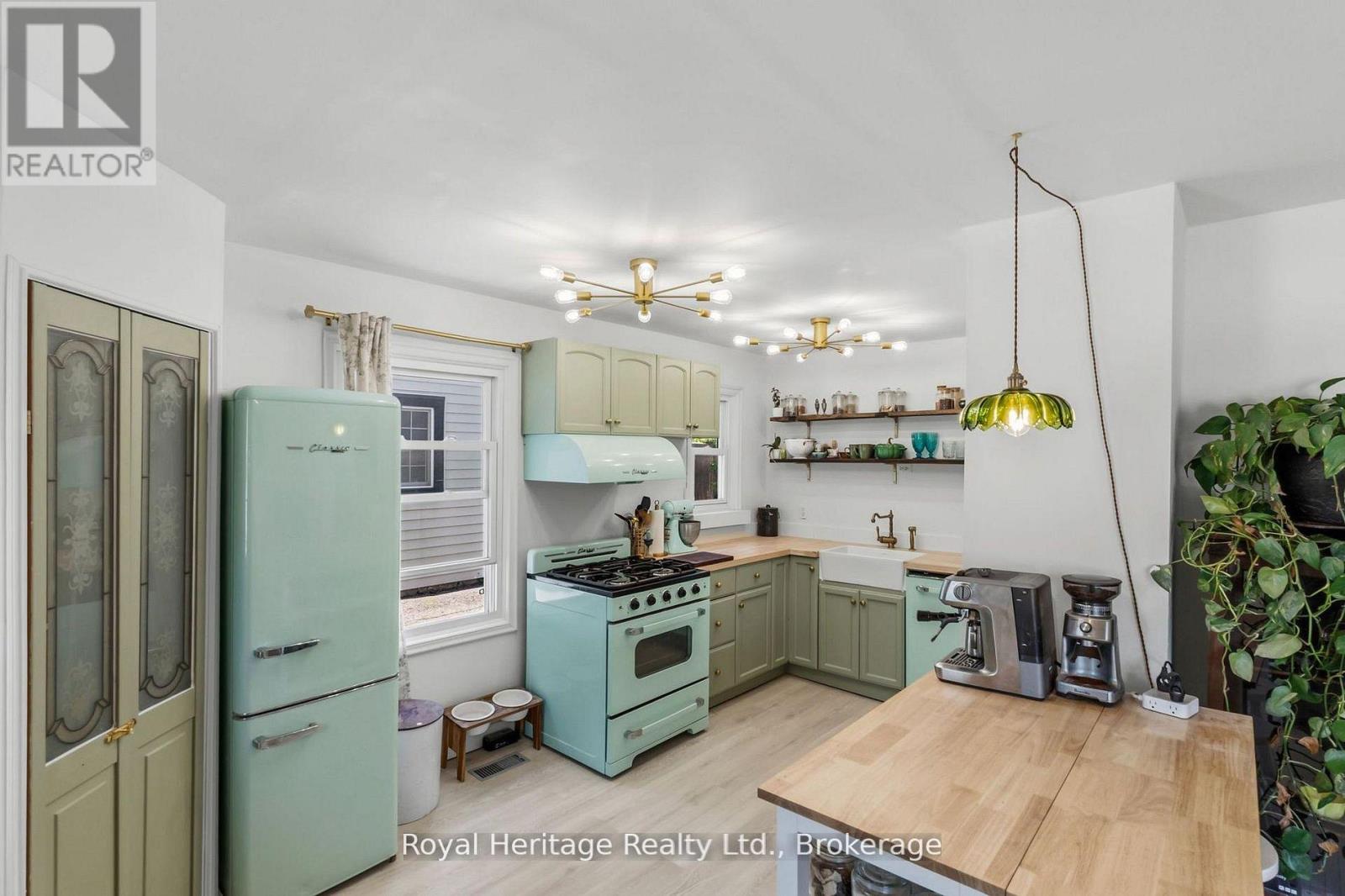 31 CAROLINE STREET Property Photo 1