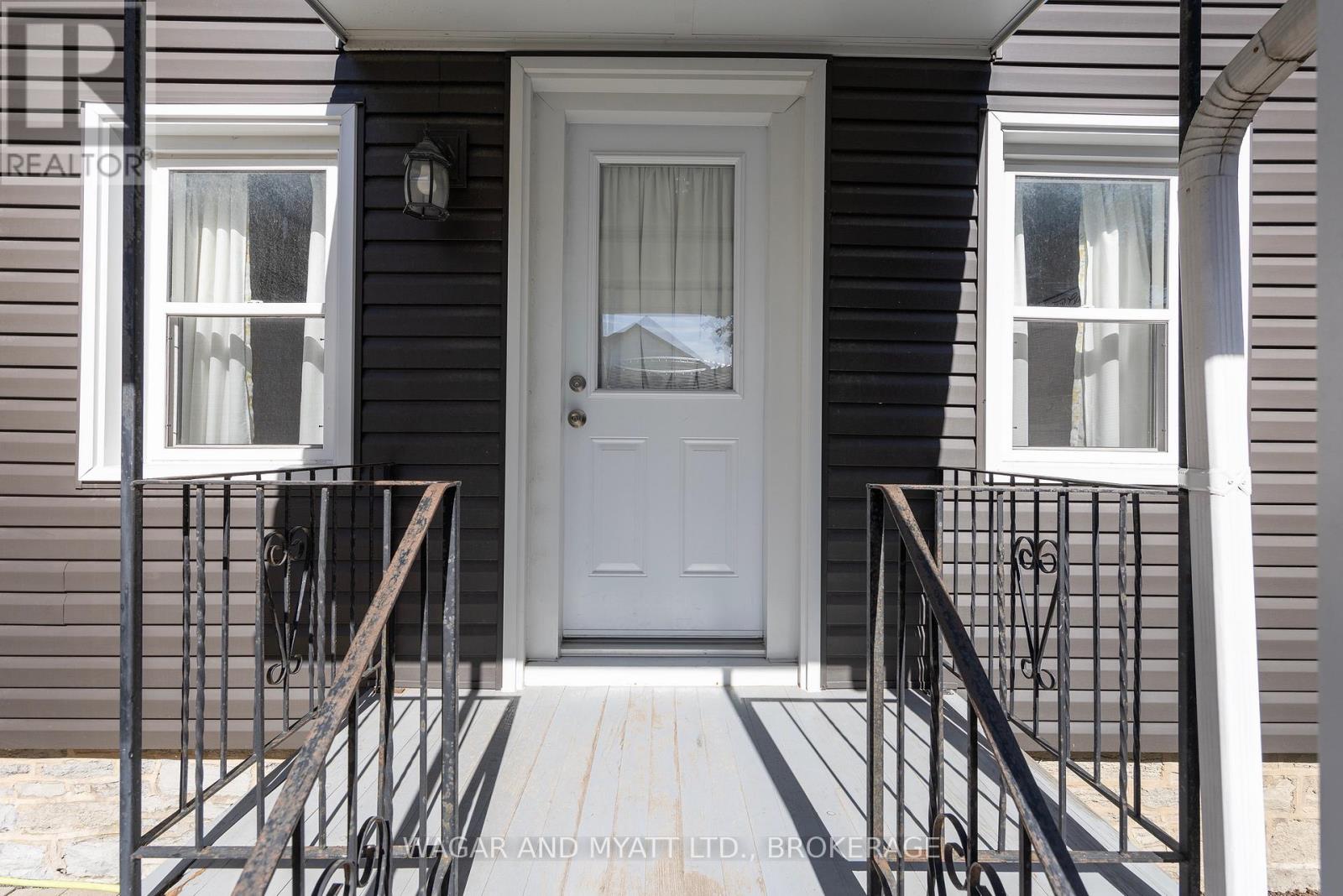 205 Centre Street N Property Photo 4
