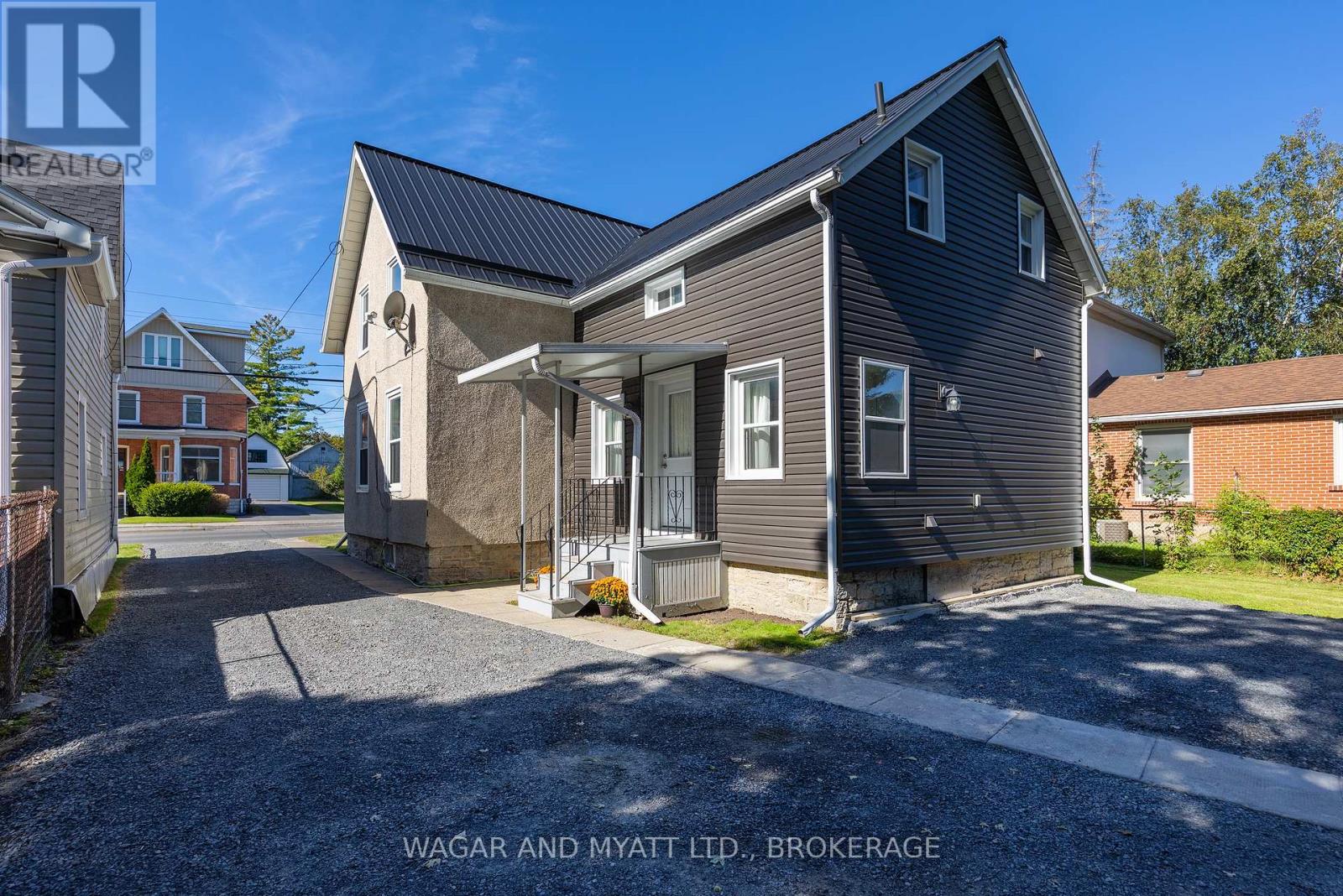 205 Centre Street N Property Photo 5