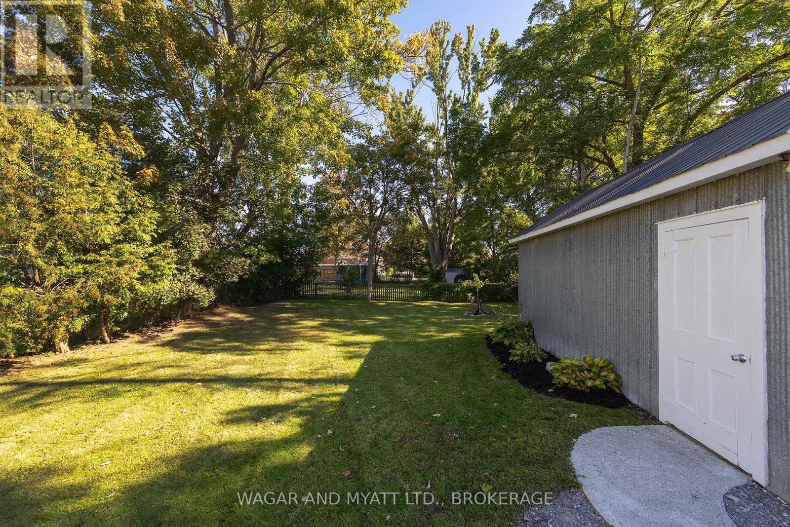 205 Centre Street N Property Photo 6
