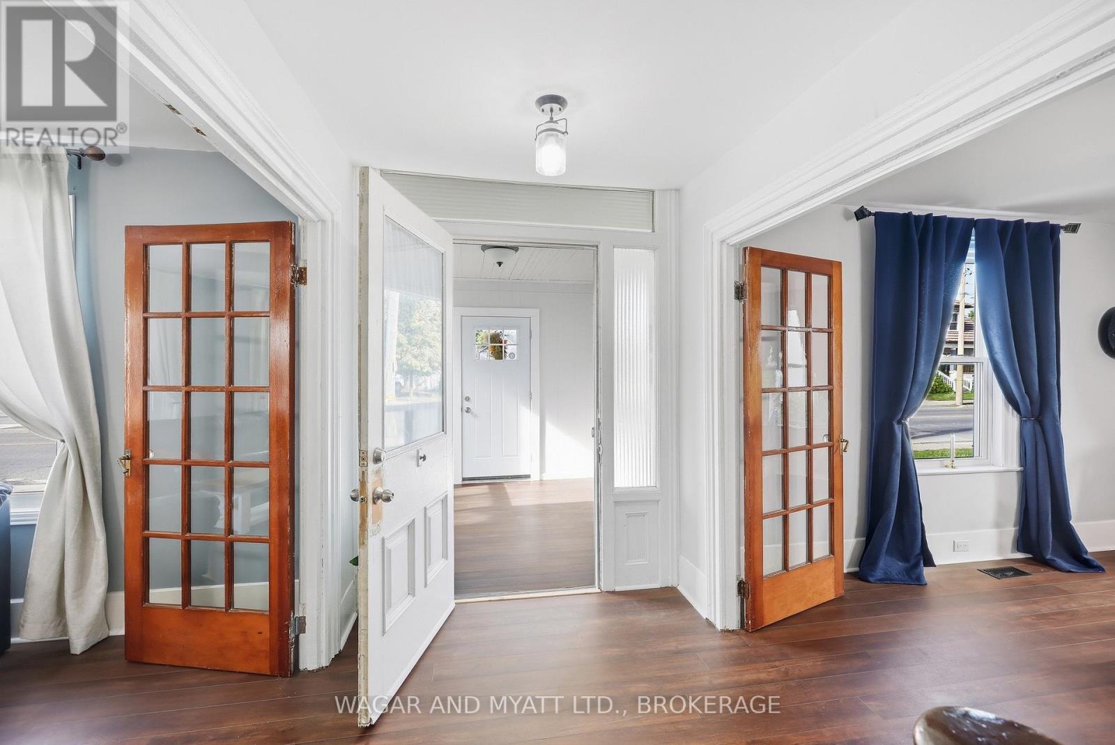 205 Centre Street N Property Photo 8
