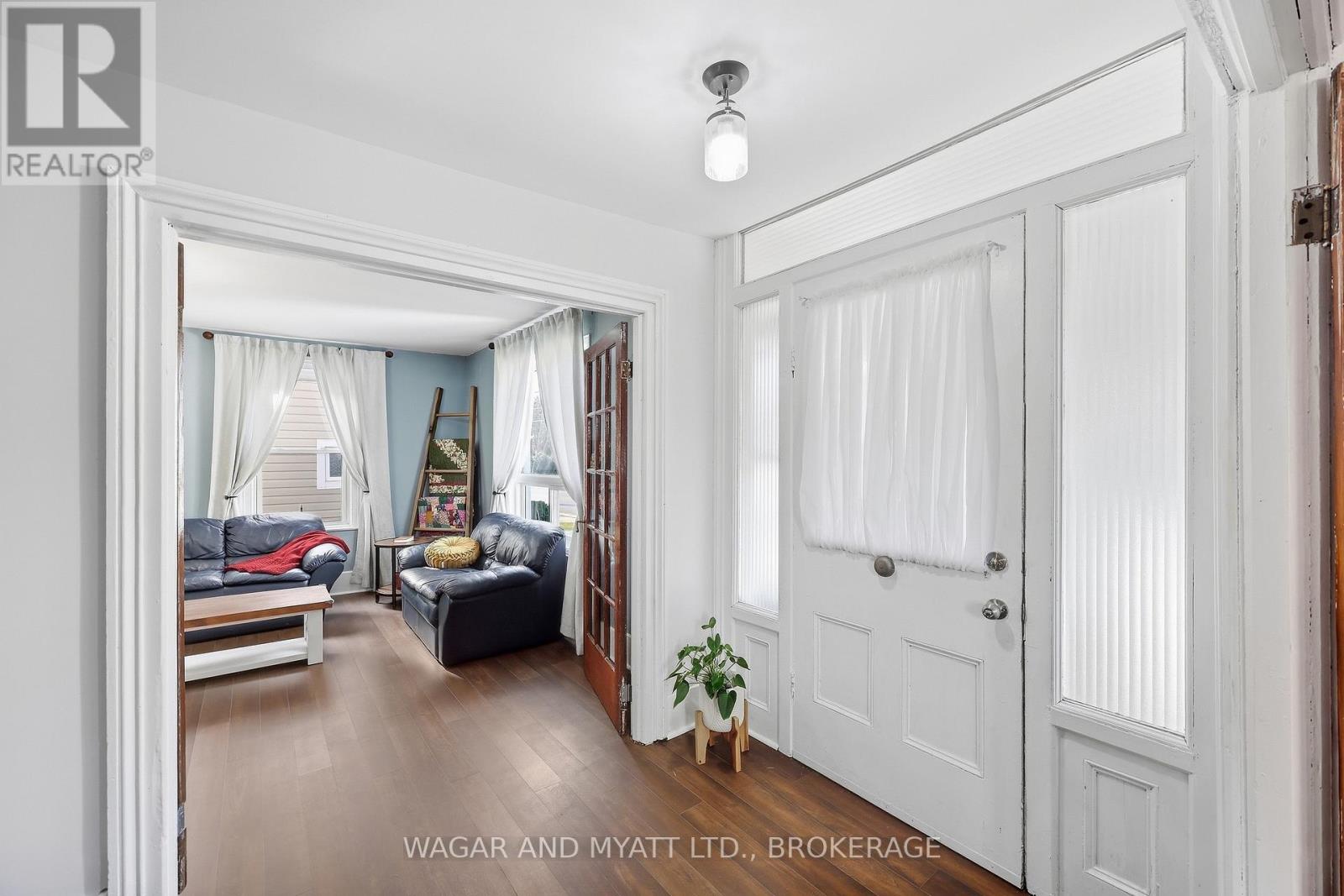 205 Centre Street N Property Photo 9