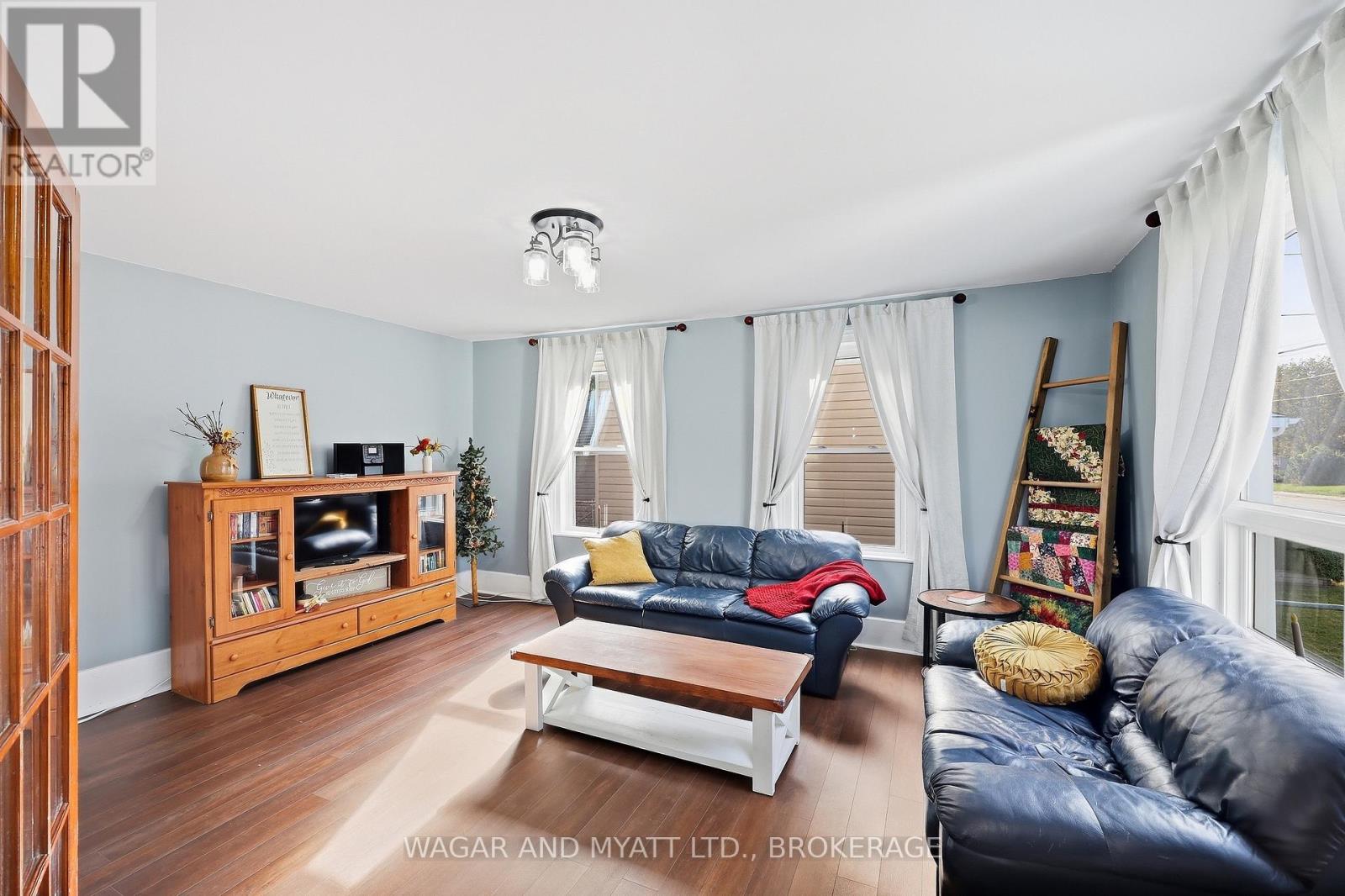 205 Centre Street N Property Photo 10