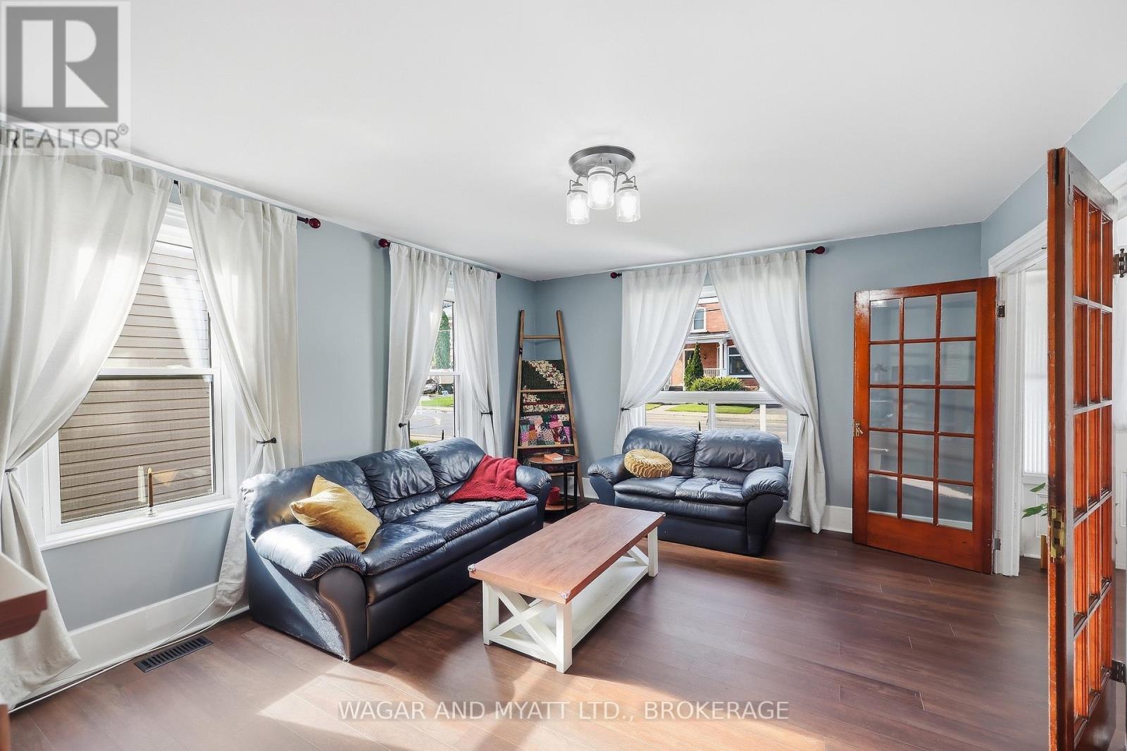 205 Centre Street N Property Photo 11