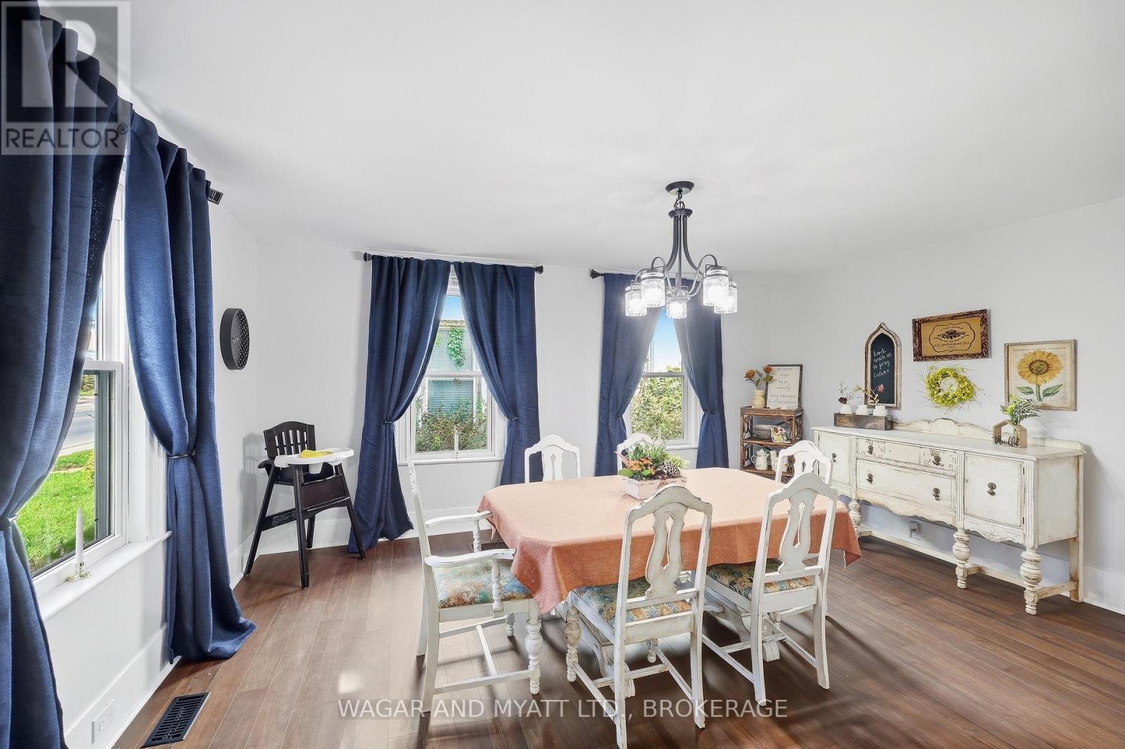 205 Centre Street N Property Photo 13