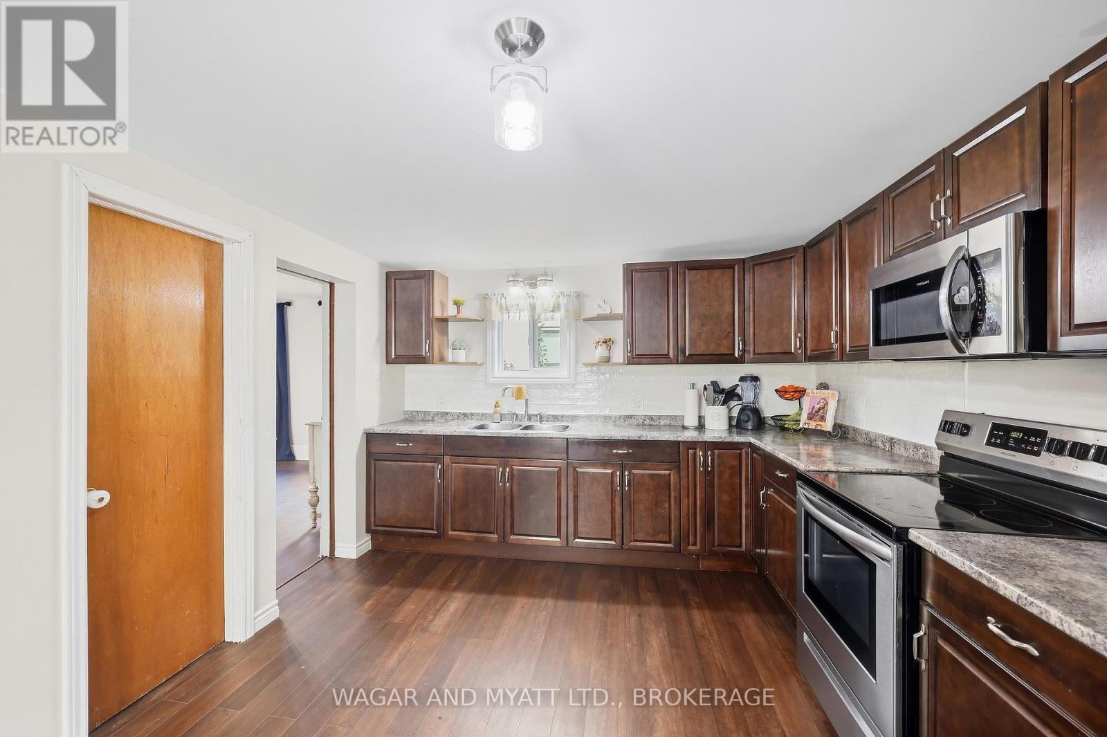 205 Centre Street N Property Photo 16