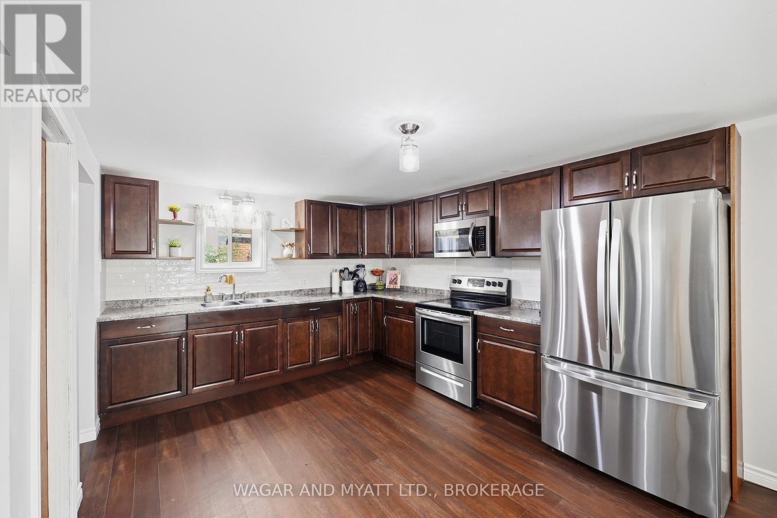 205 Centre Street N Property Photo 17