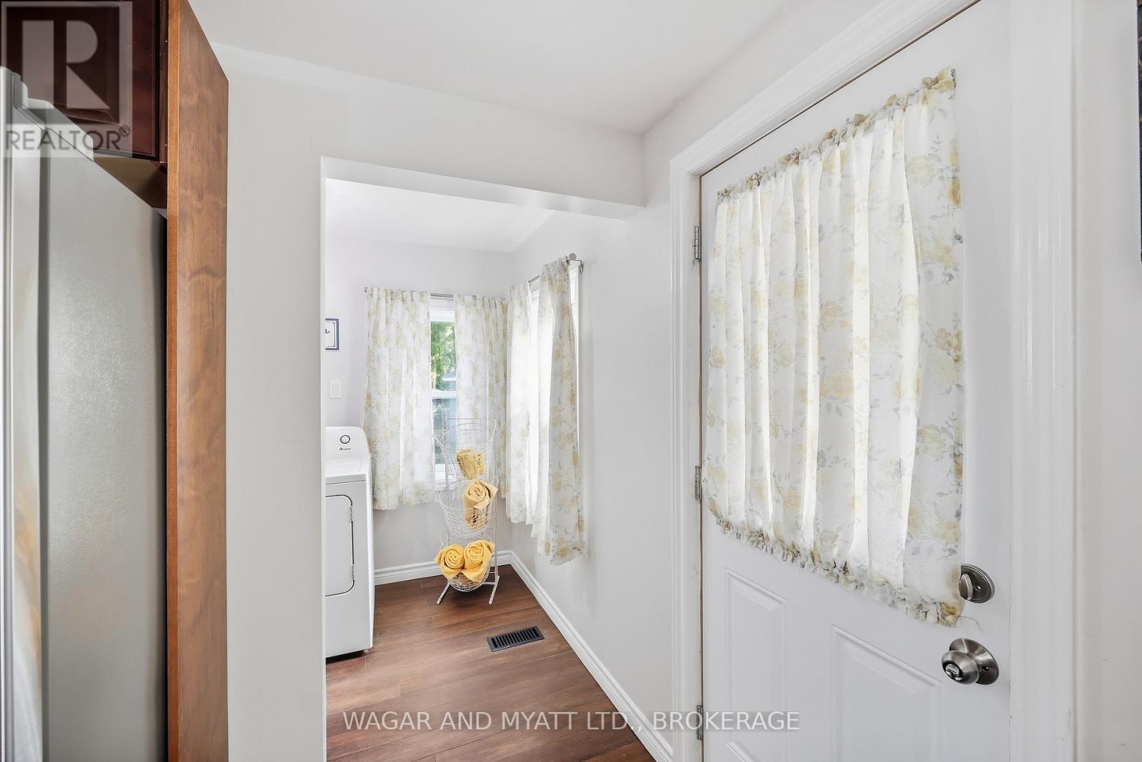 205 Centre Street N Property Photo 21