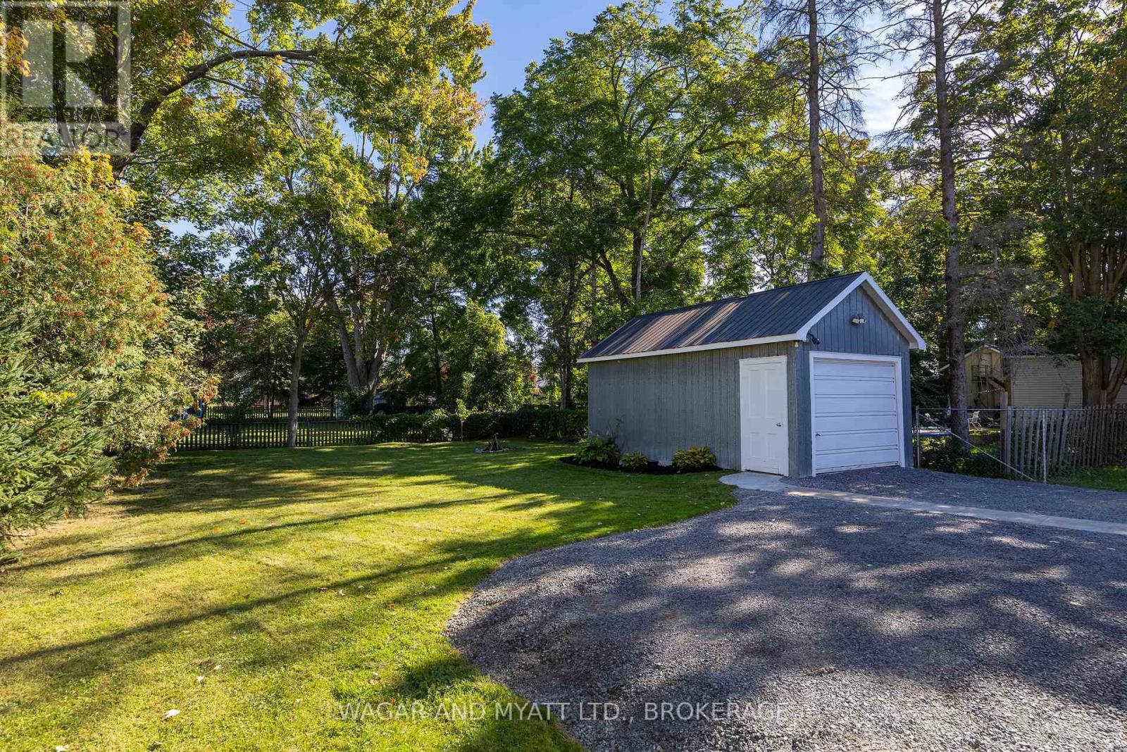 205 Centre Street N Property Photo 38