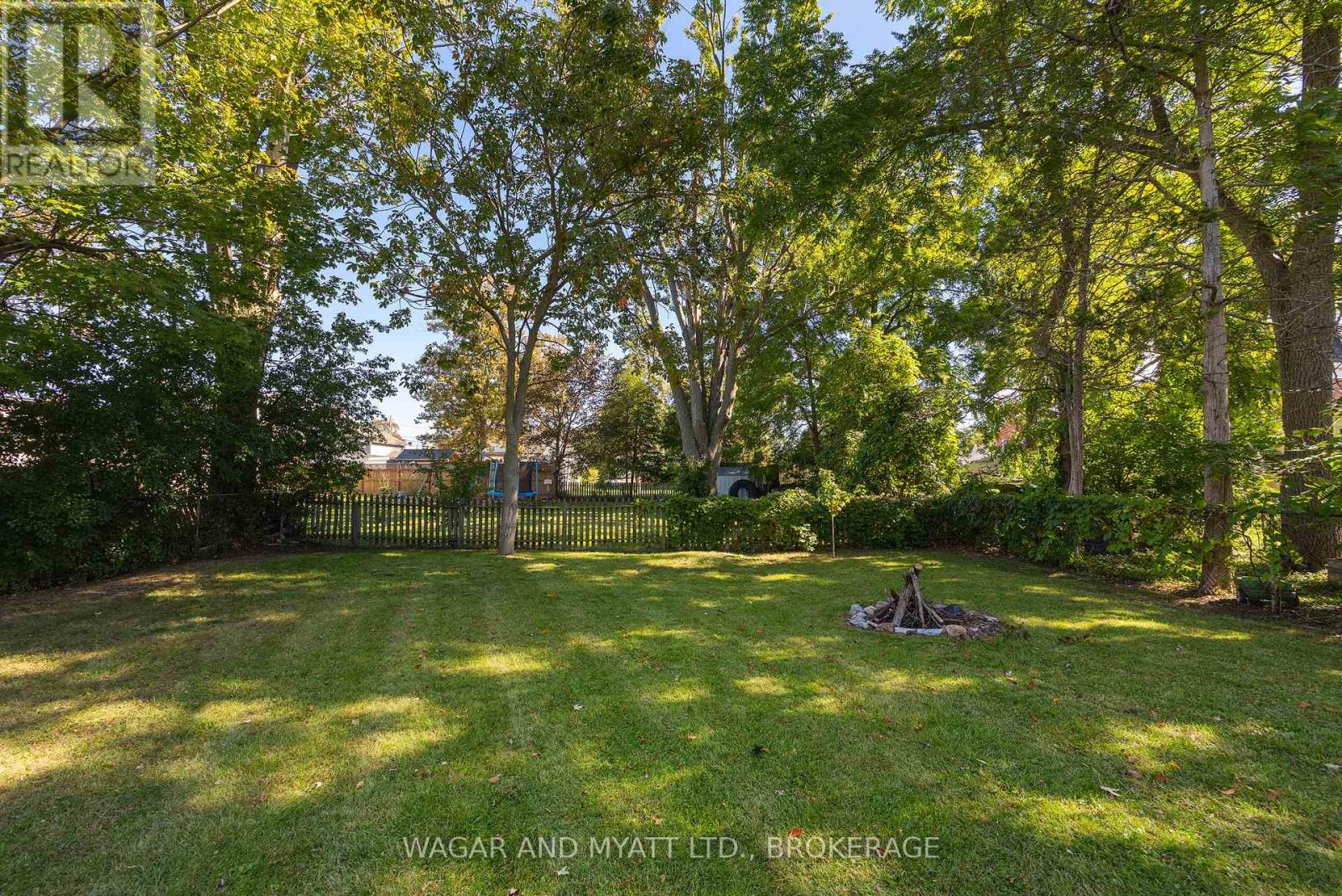 205 Centre Street N Property Photo 39