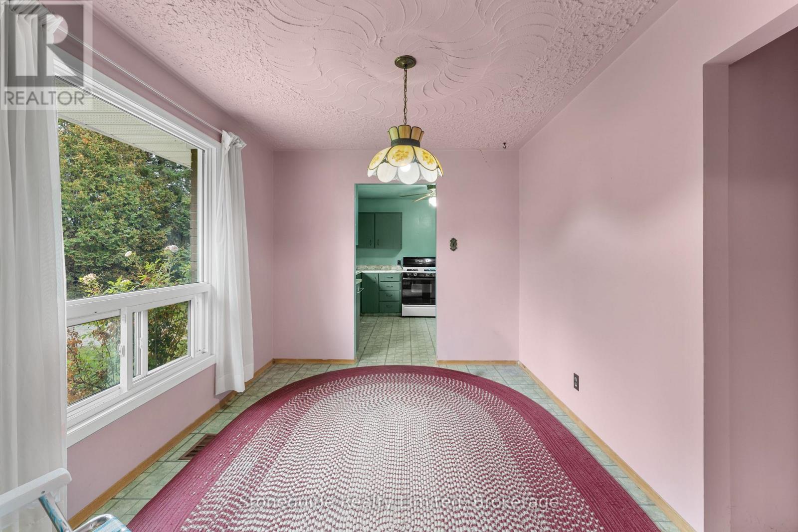 100 Moloney Line Property Photo 8