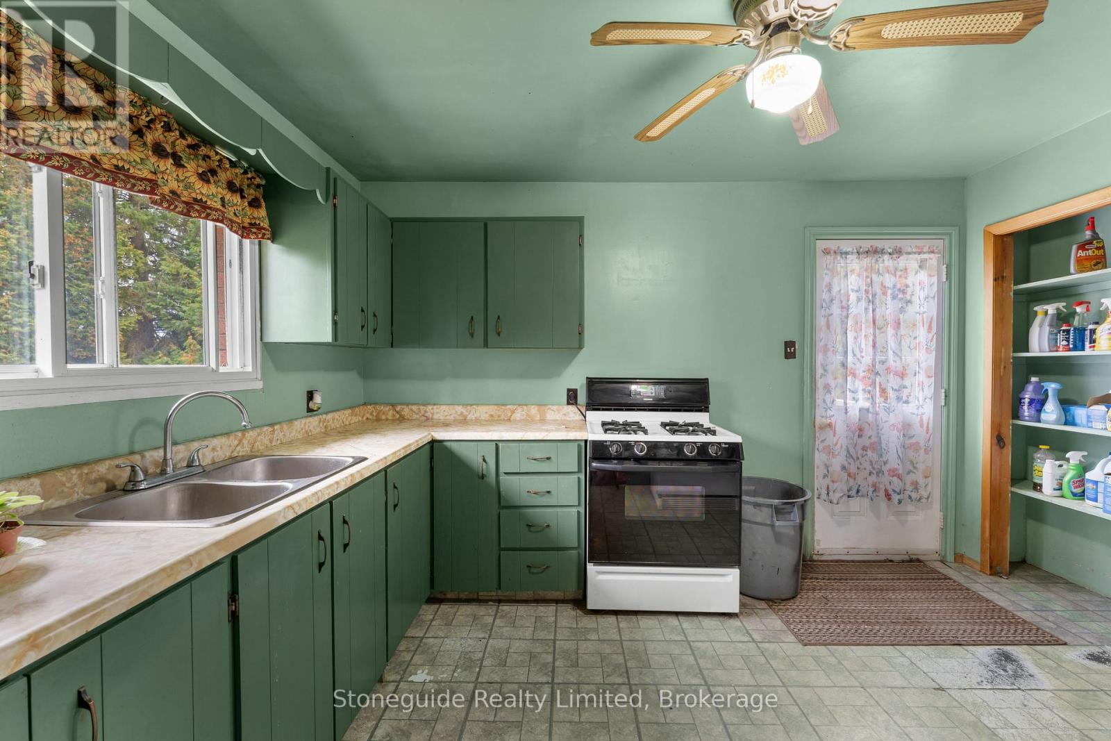 100 Moloney Line Property Photo 9