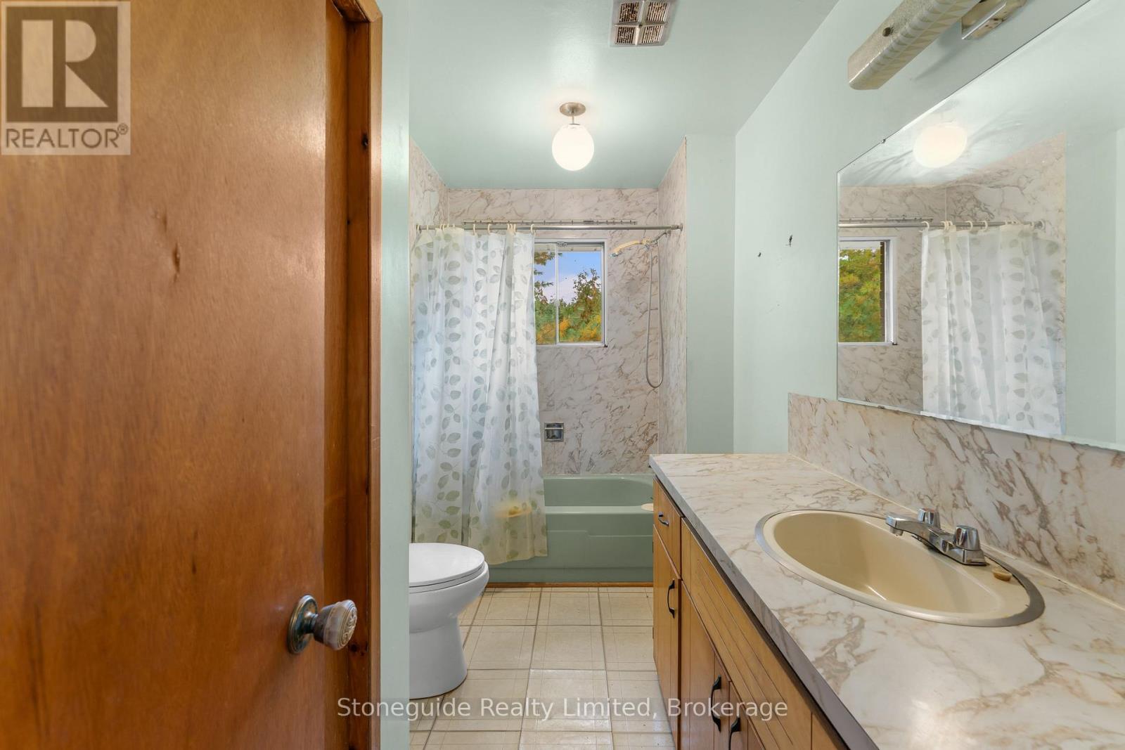 100 Moloney Line Property Photo 14