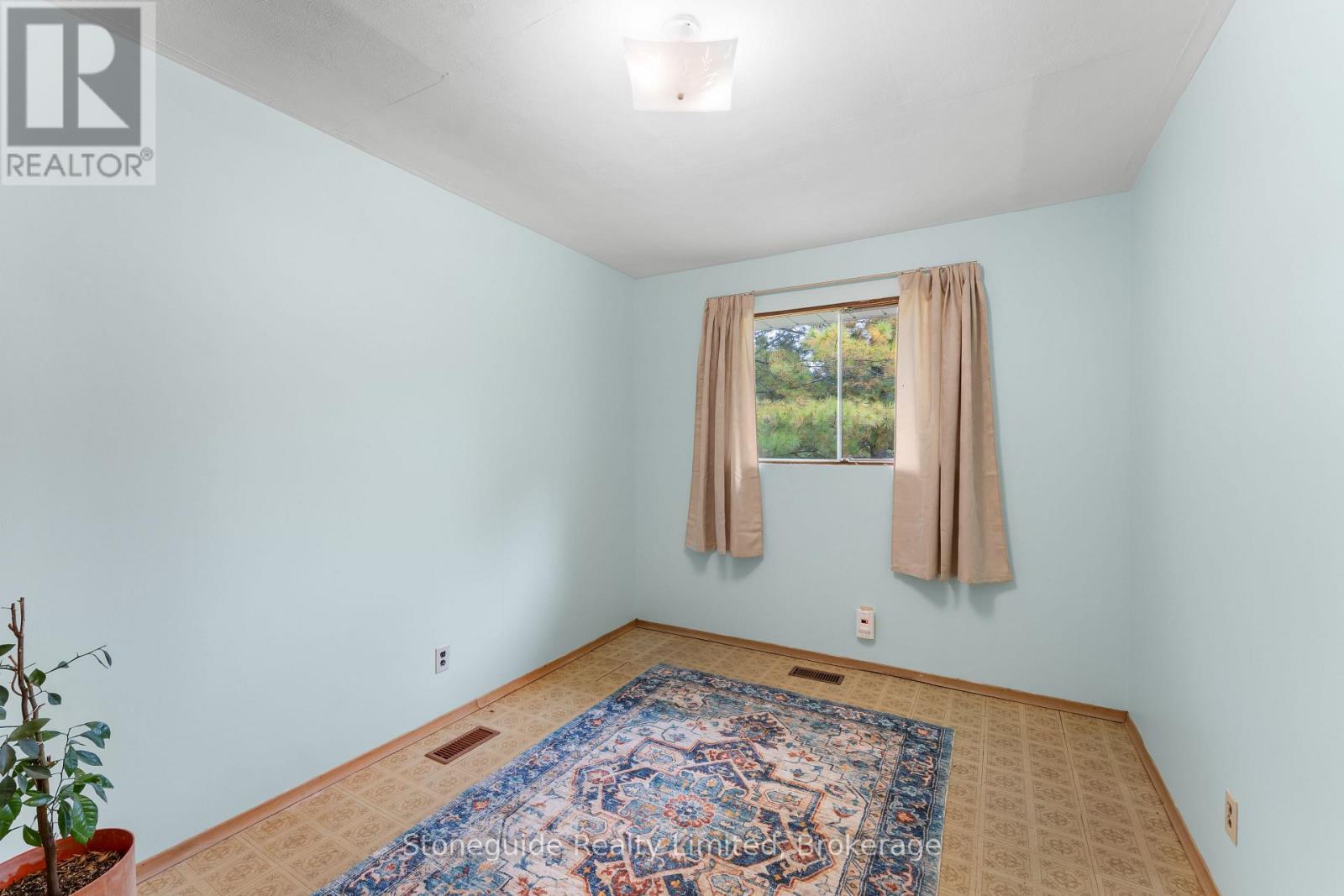 100 Moloney Line Property Photo 17