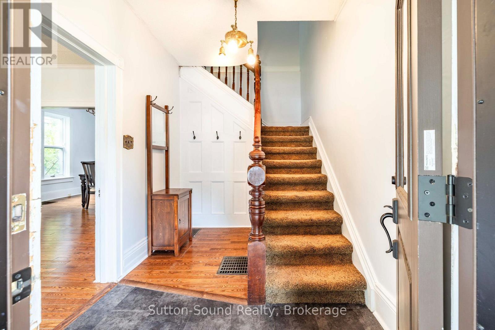 359 5th Street E Property Photo 3