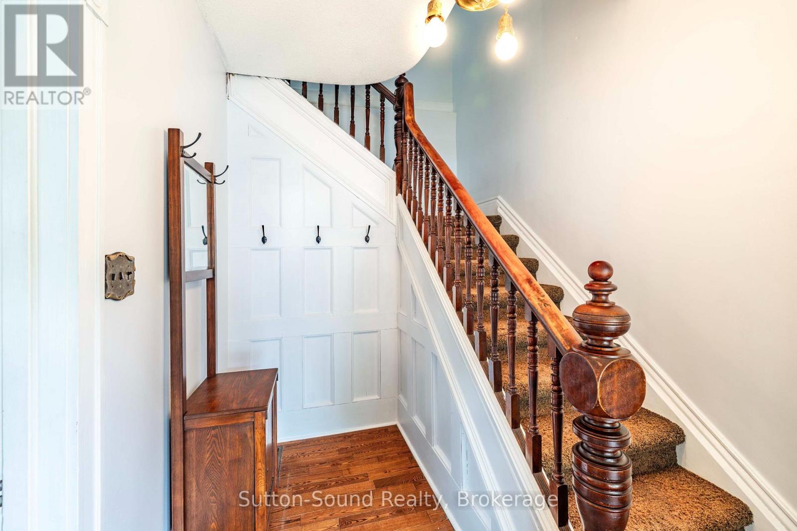 359 5th Street E Property Photo 4