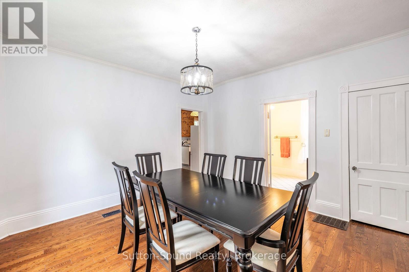 359 5th Street E Property Photo 9