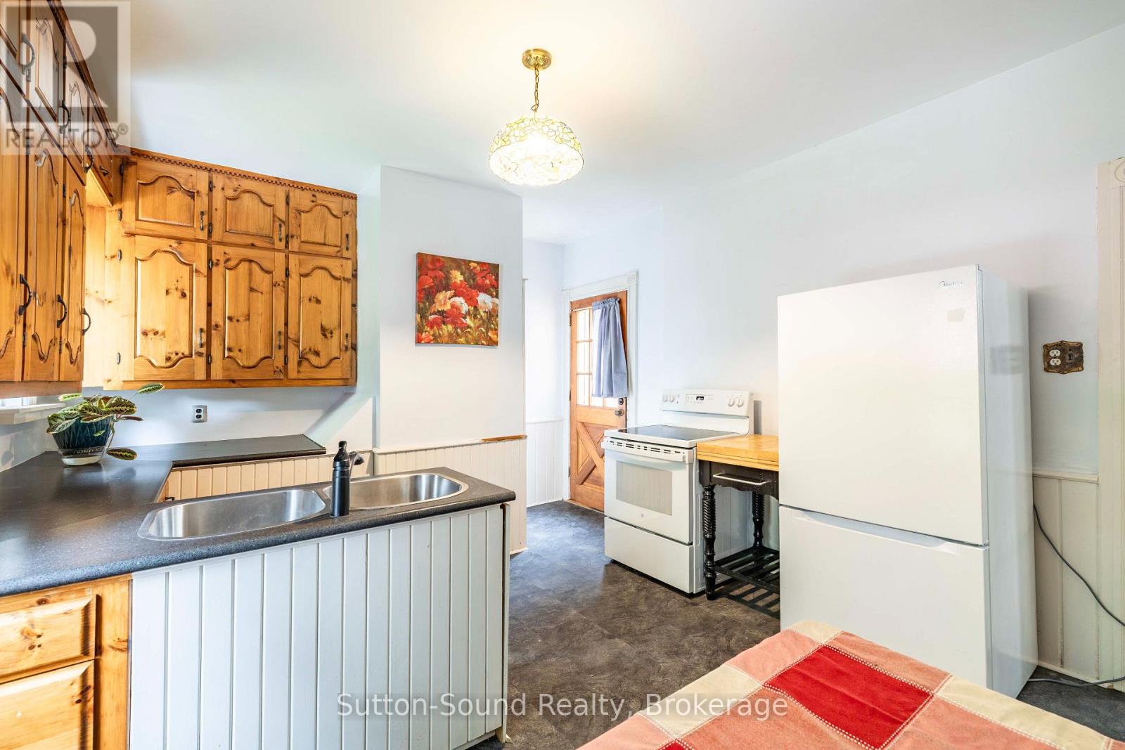 359 5th Street E Property Photo 10