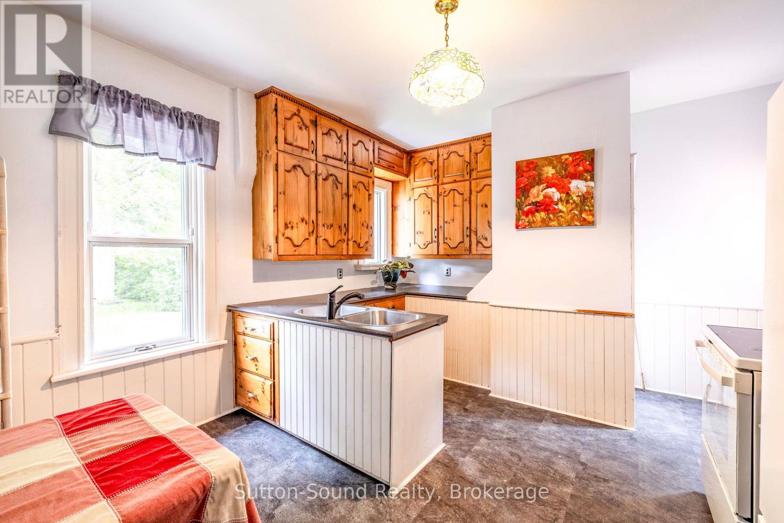 359 5th Street E Property Photo 11