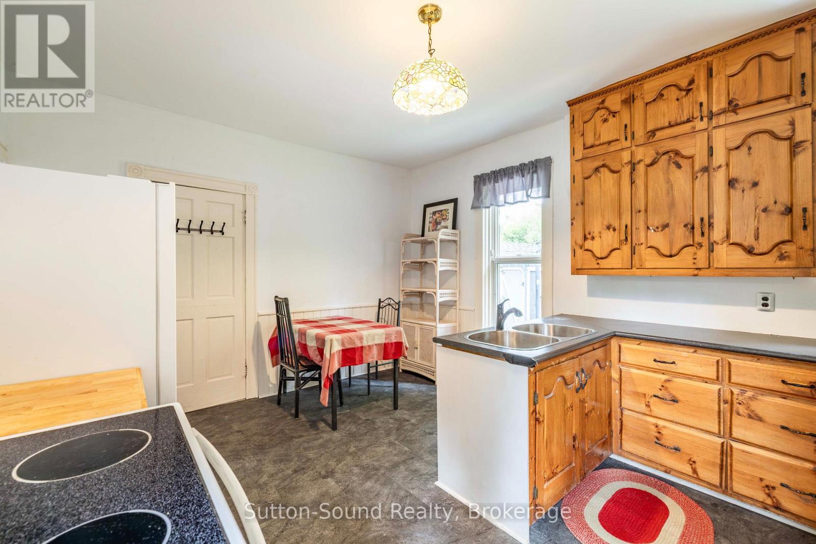 359 5th Street E Property Photo 12