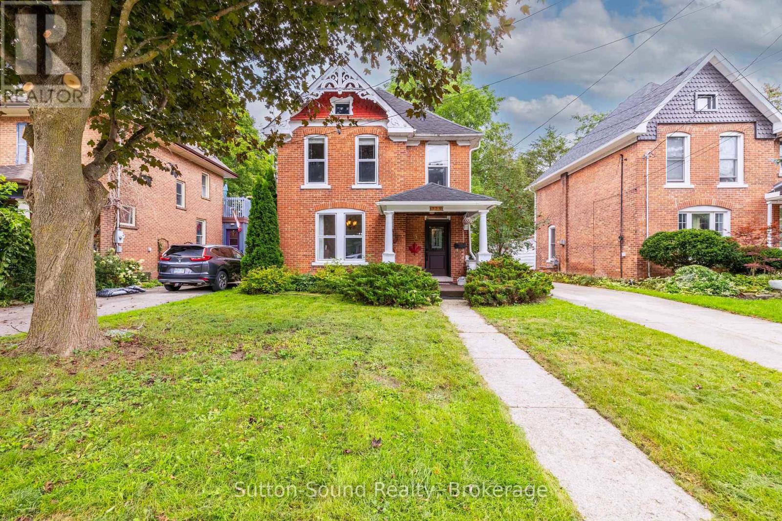 359 5th Street E Property Photo 28