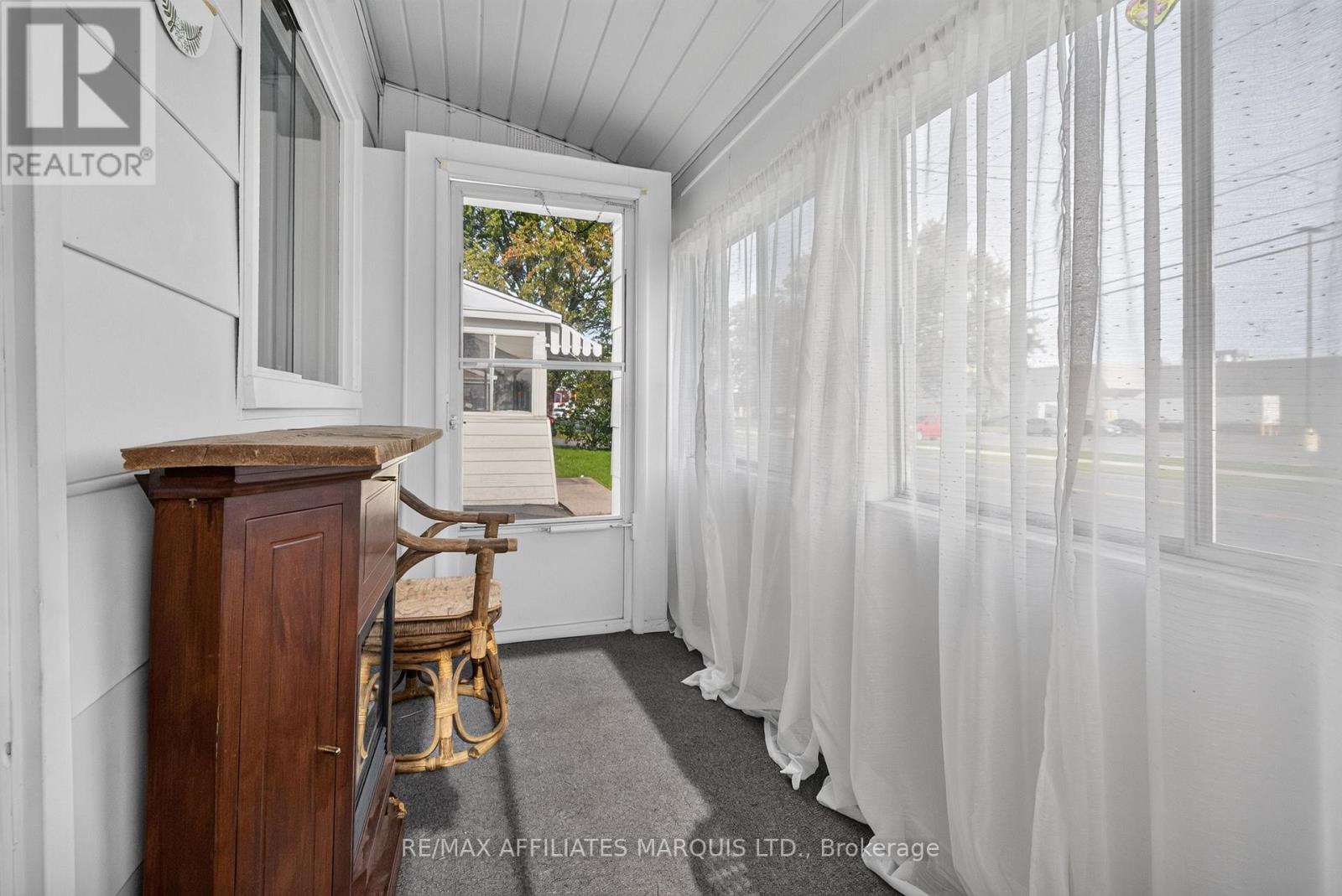 41 Eleventh Street E Property Photo 3