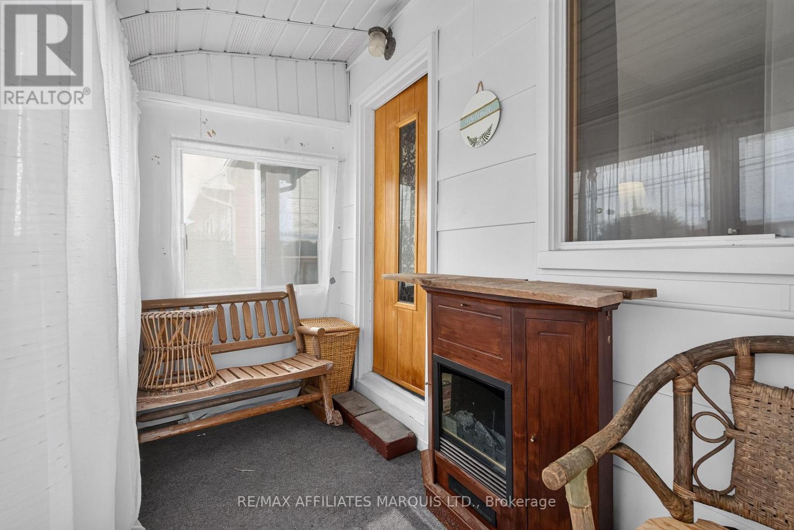 41 Eleventh Street E Property Photo 4
