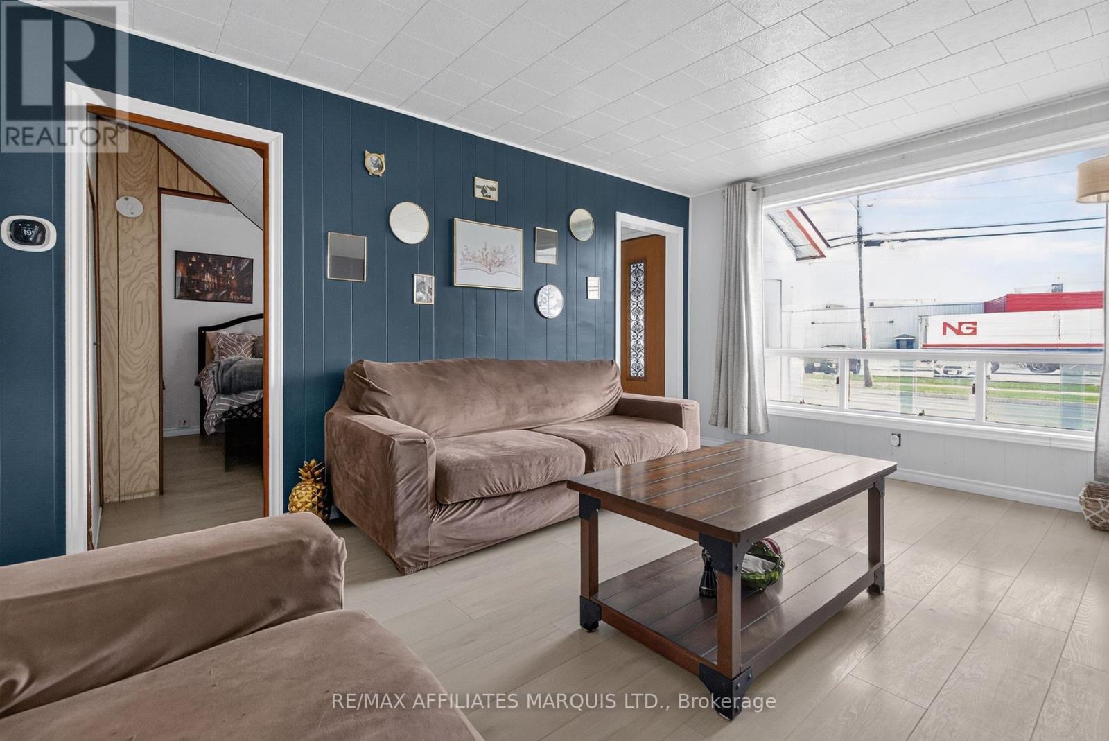41 Eleventh Street E Property Photo 9