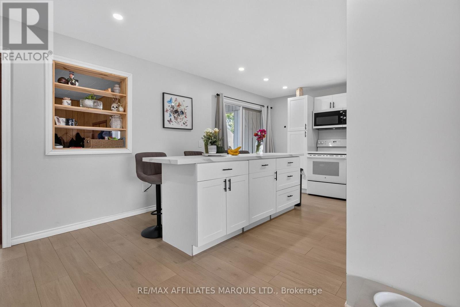41 Eleventh Street E Property Photo 10