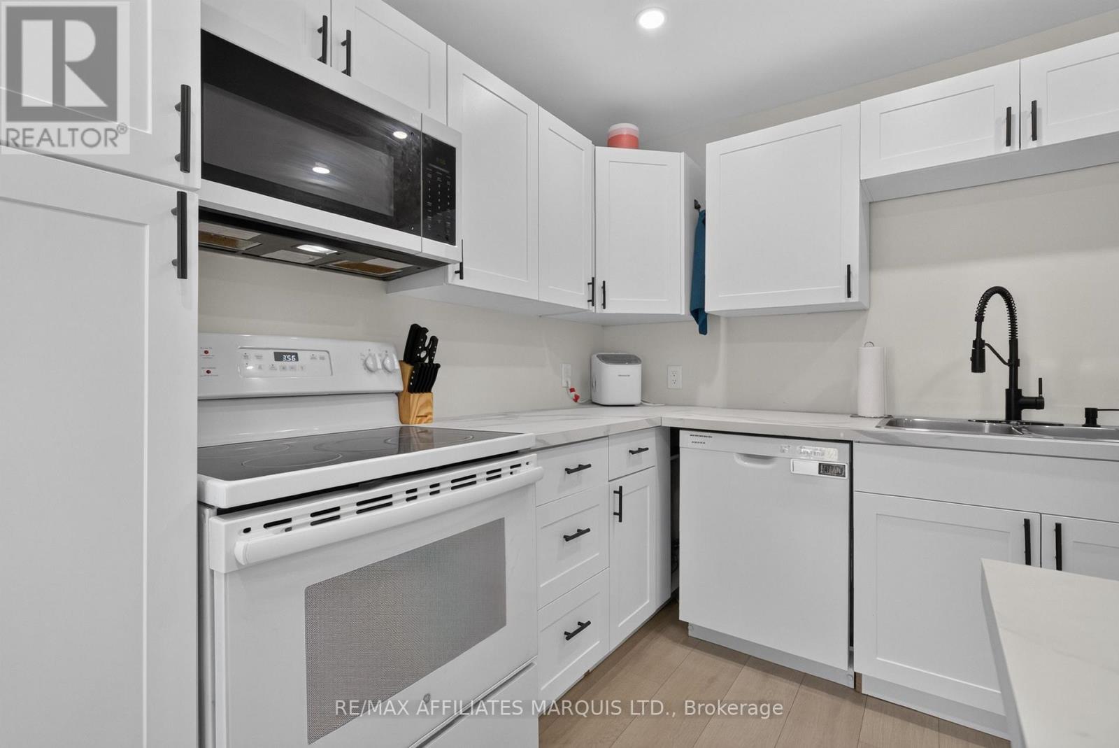 41 Eleventh Street E Property Photo 12