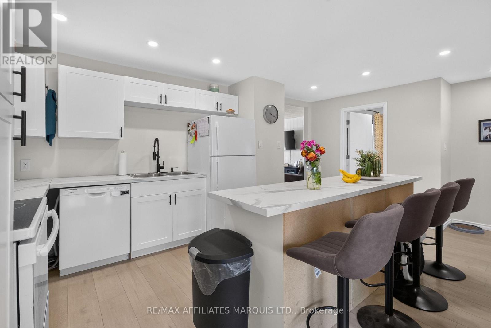 41 Eleventh Street E Property Photo 13