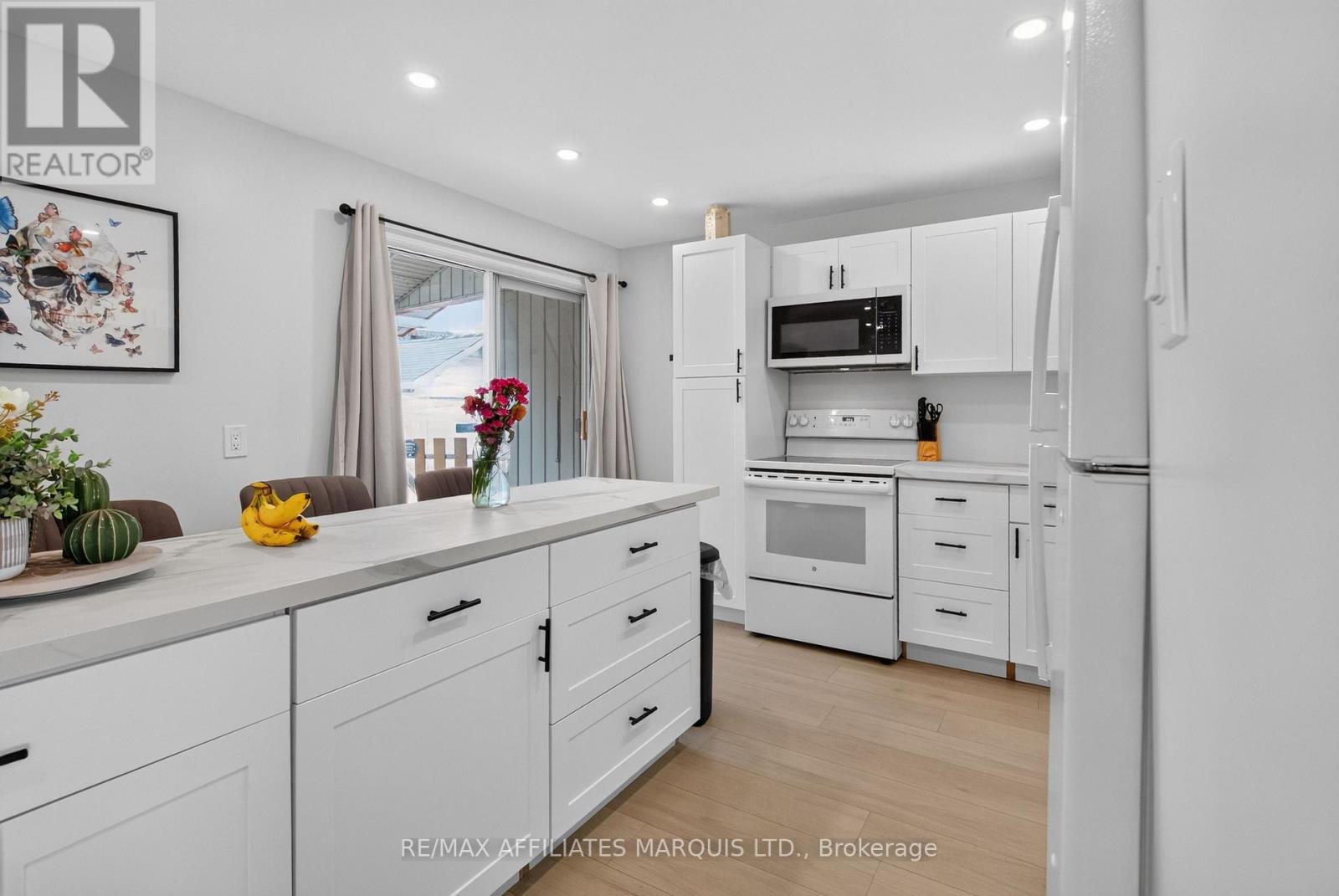 41 Eleventh Street E Property Photo 15