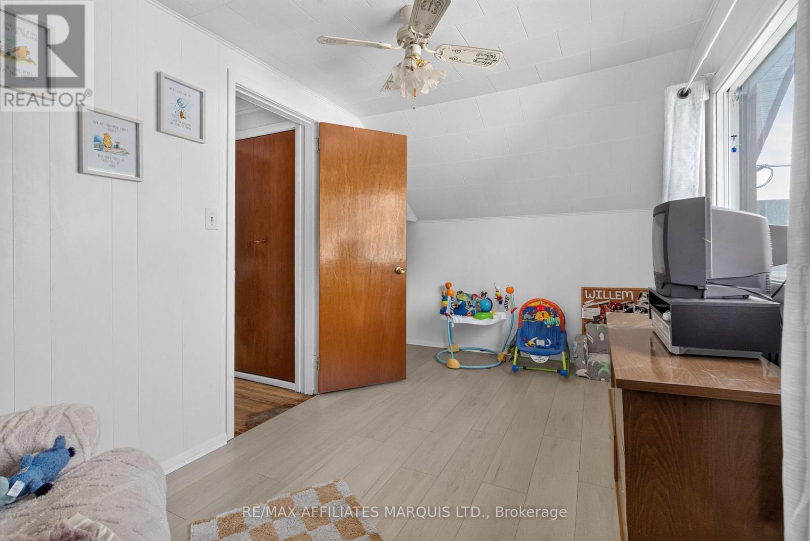 41 Eleventh Street E Property Photo 29
