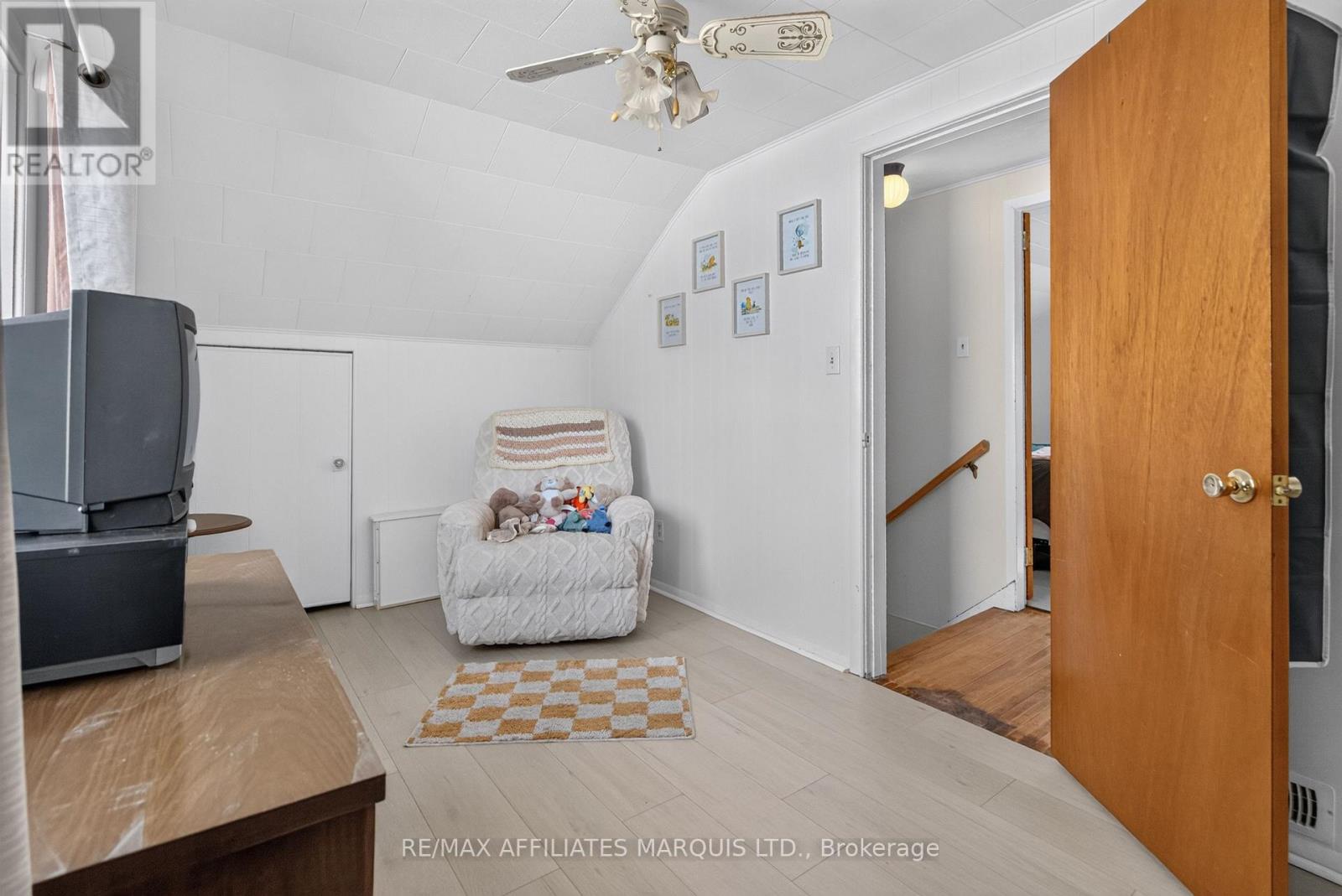 41 Eleventh Street E Property Photo 30