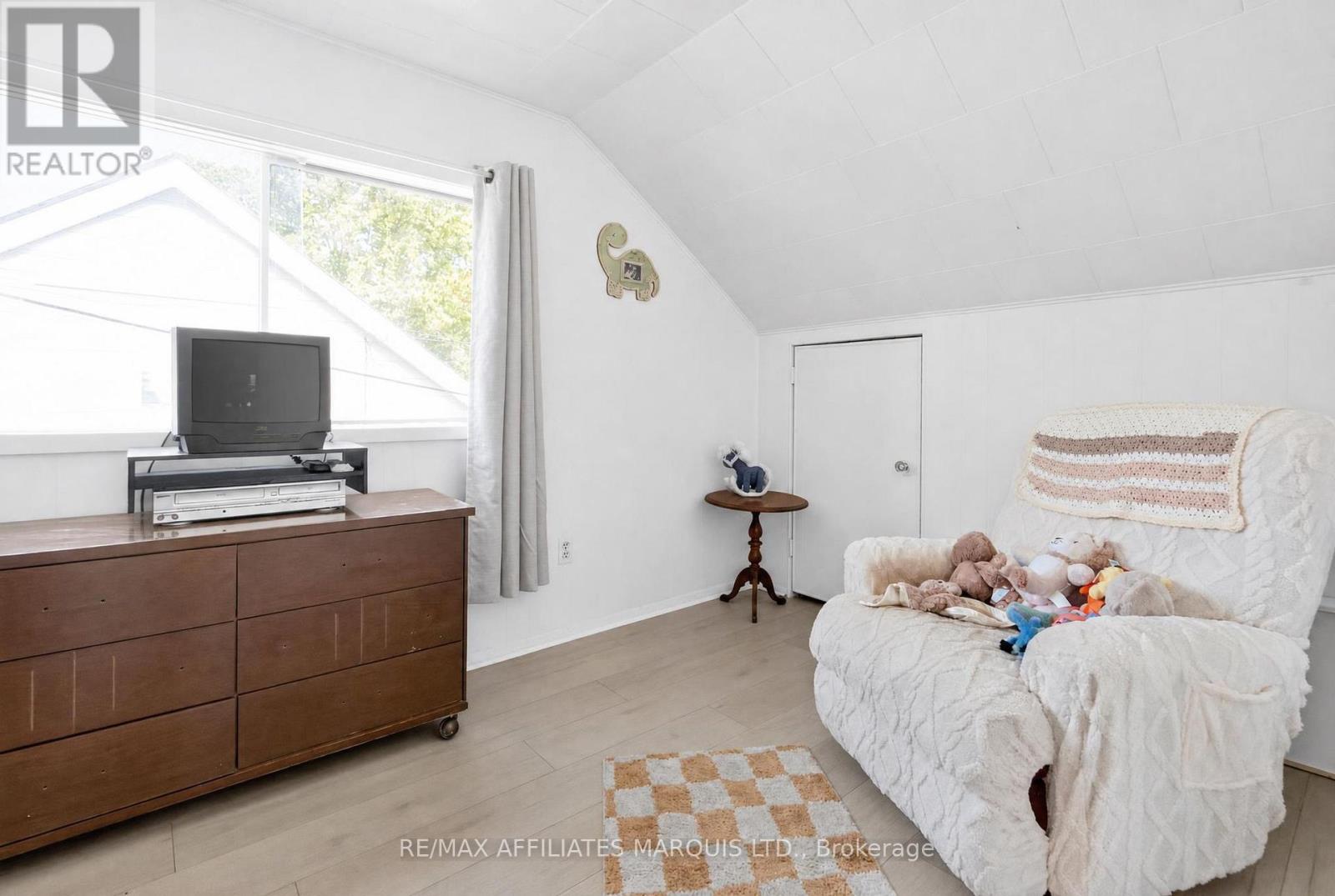 41 Eleventh Street E Property Photo 31