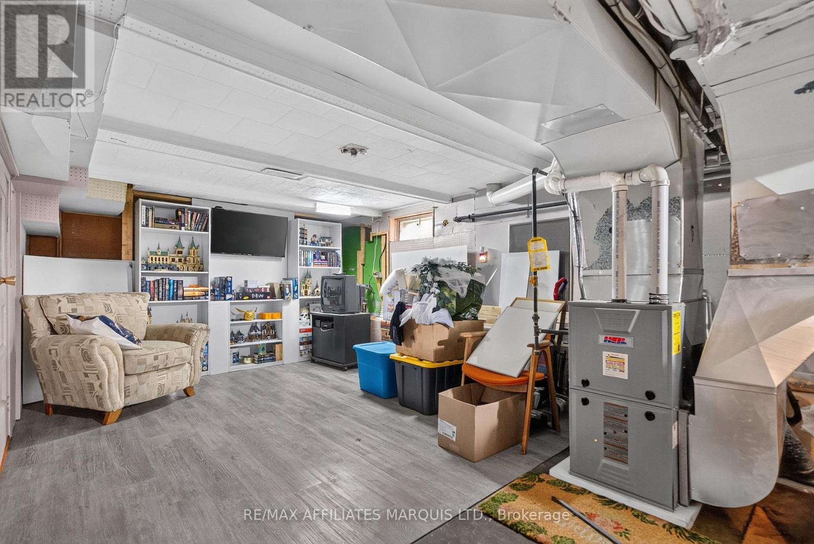 41 Eleventh Street E Property Photo 32